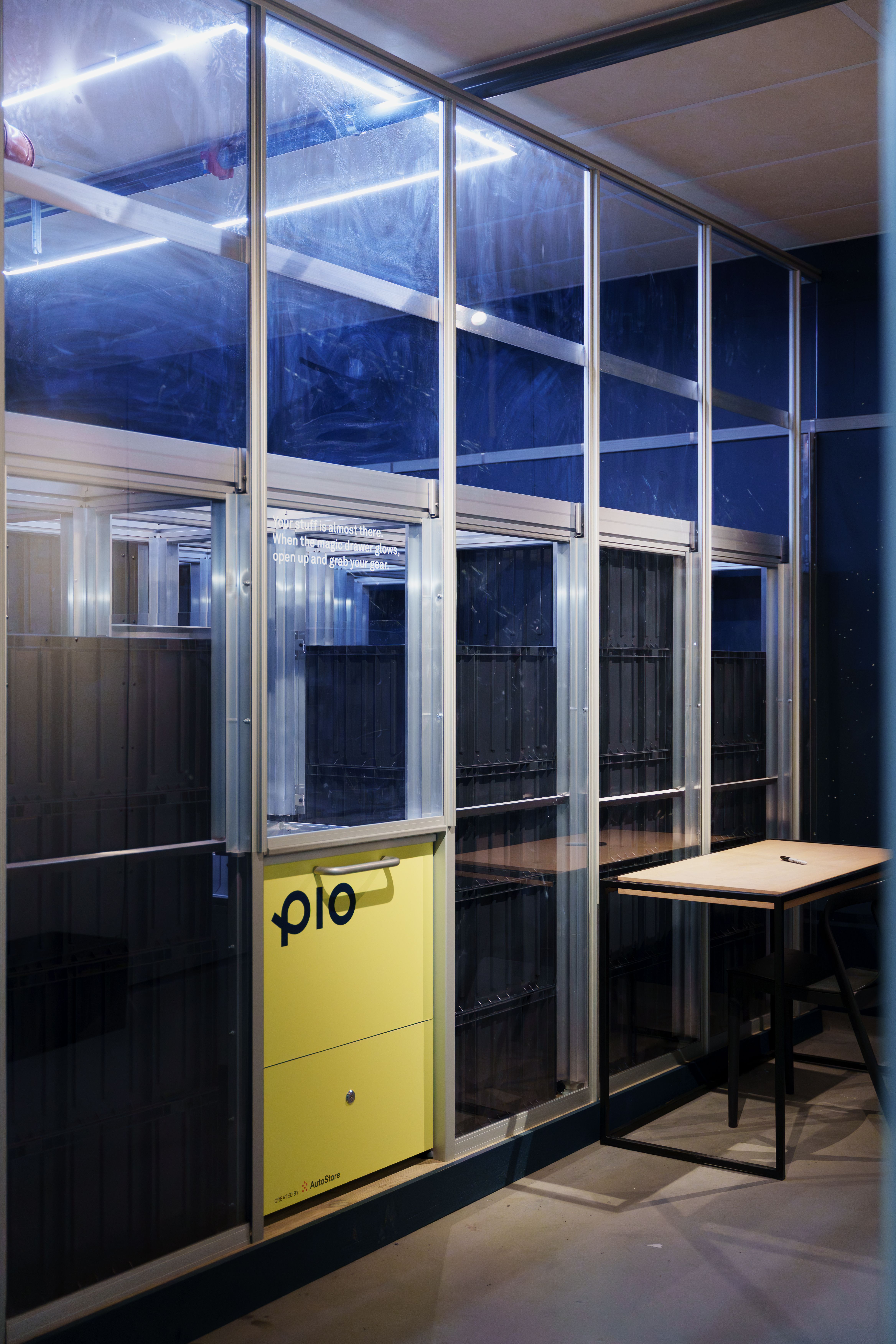 bilde av pio – created by autostore sin rigg i kjelleren hos obos living lab