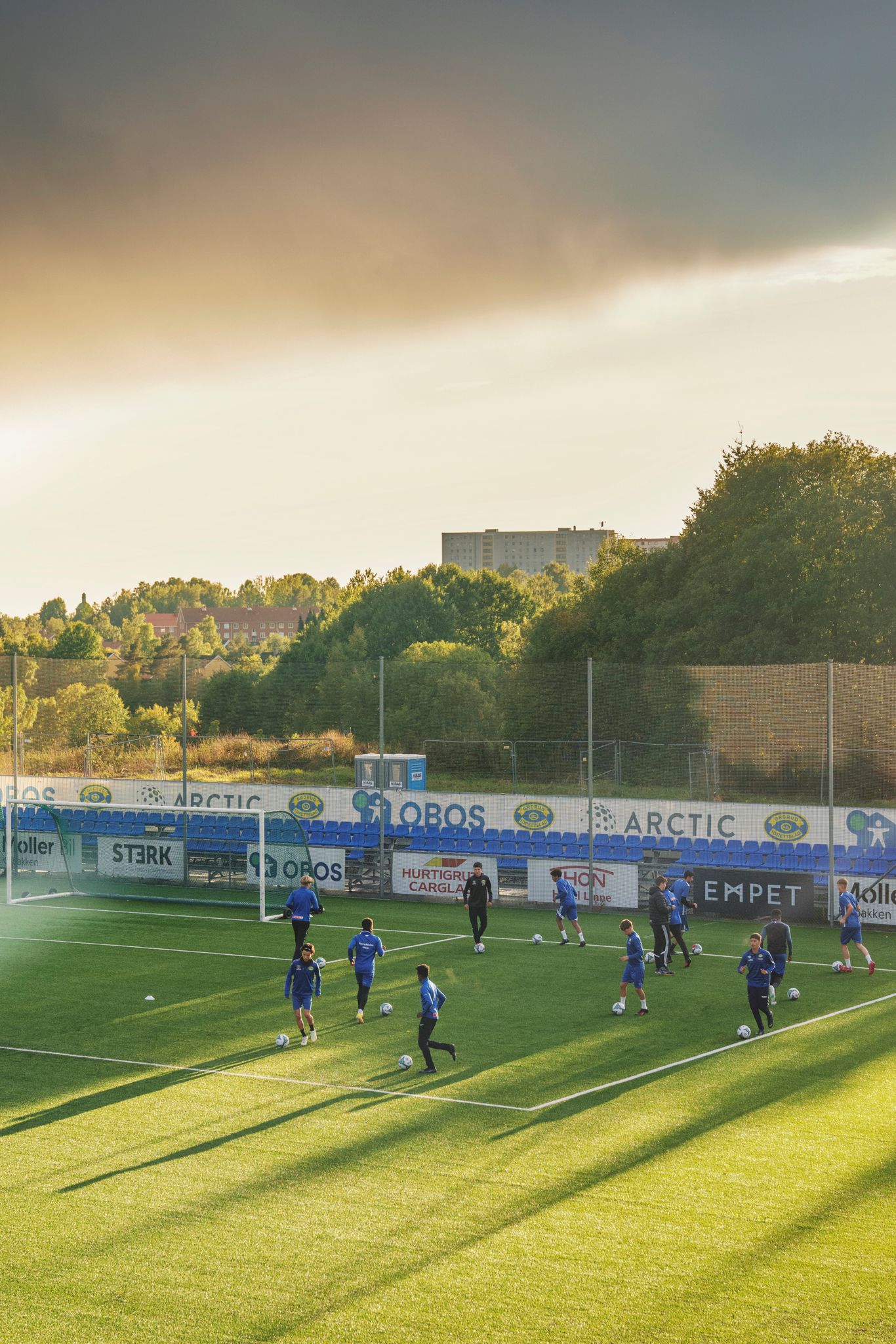 Et av guttelagene på Grorud IL i aksjon på fotballtrening.
