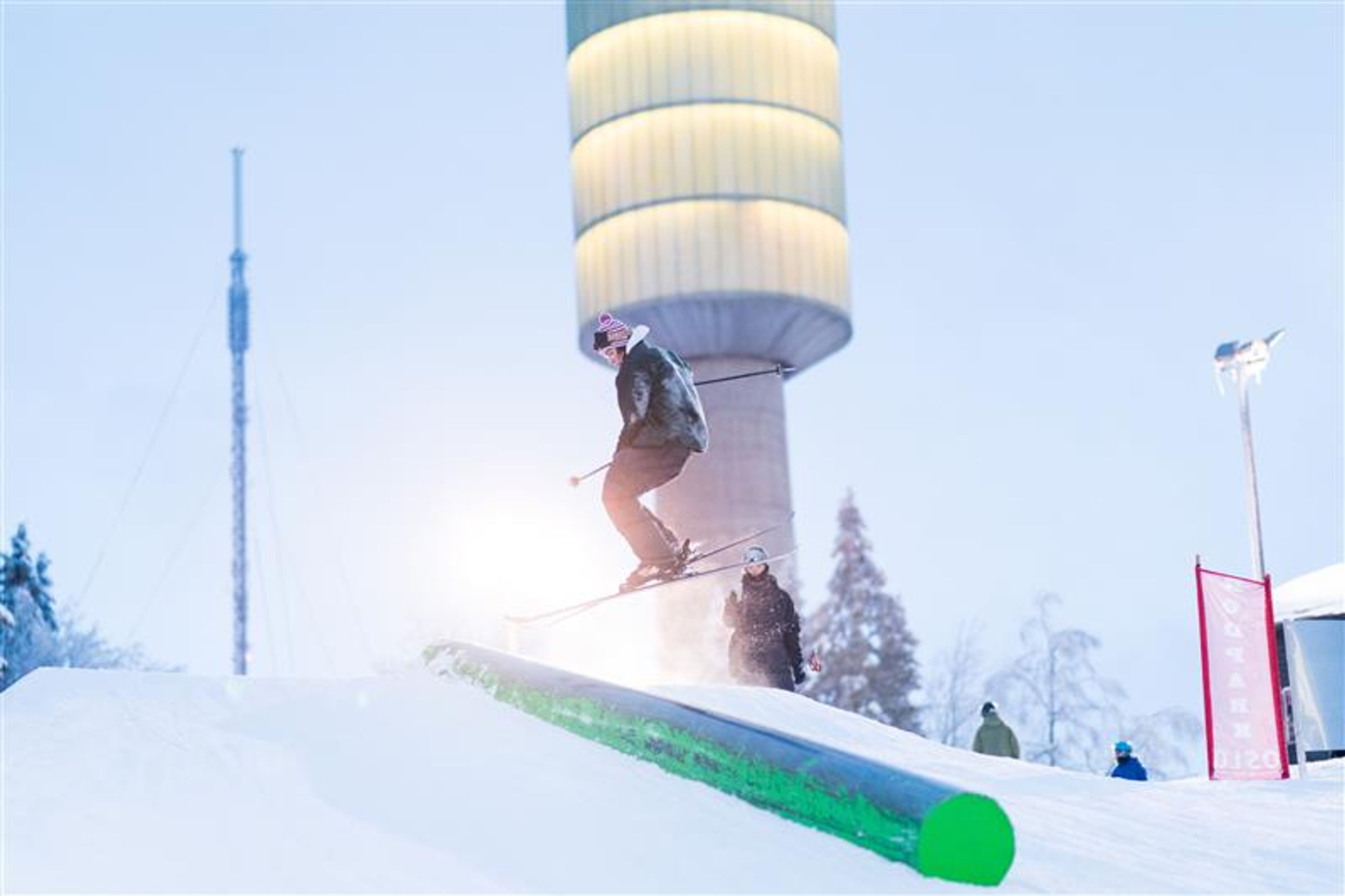 Bilde av person i Tryvann skisenter.