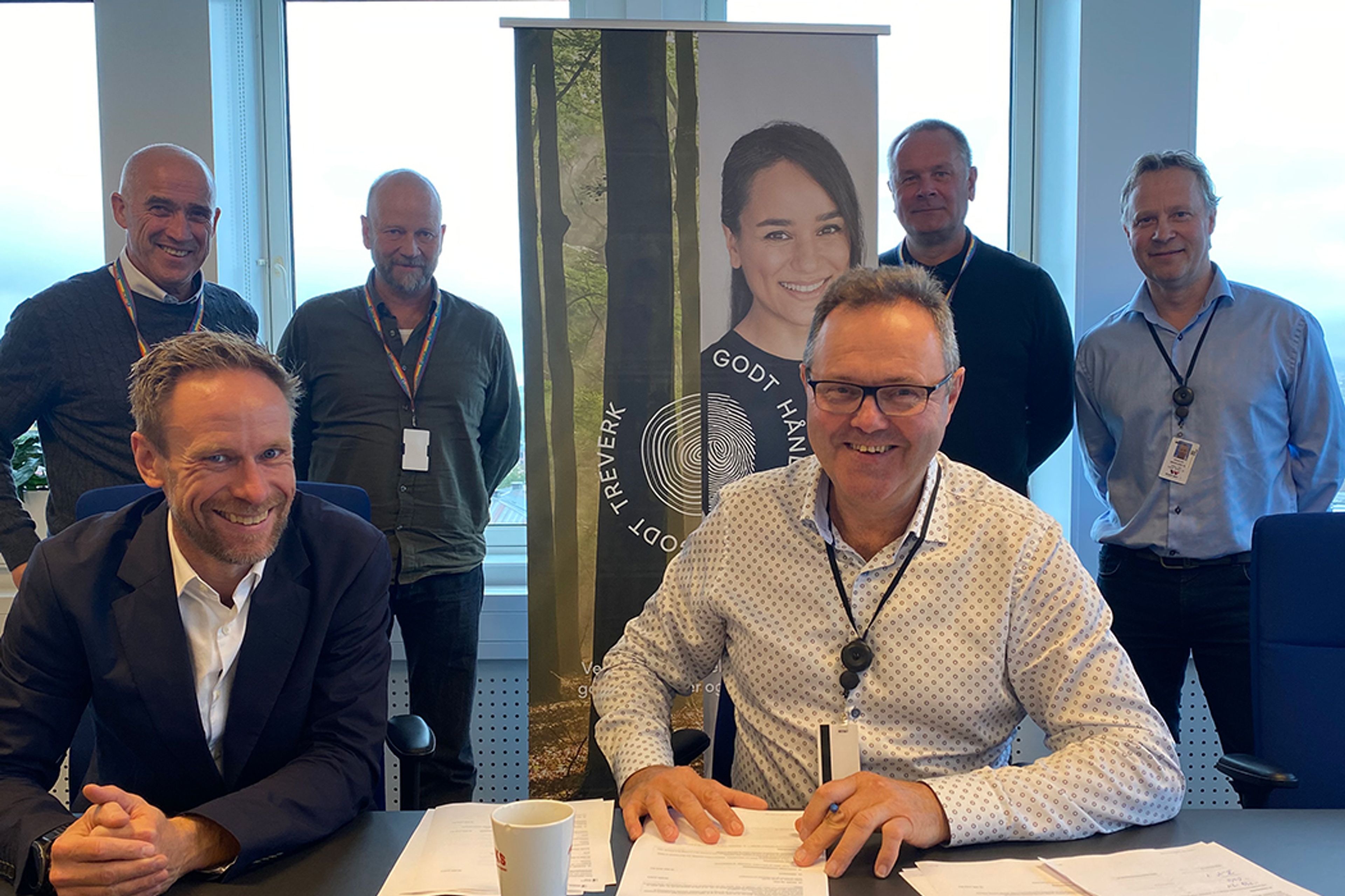 I bakgrunn, fra venstre: Per Nesbakken, Thomas Veidal, Geir Arne Fredriksen og Haakon Markussen. I forgrunn, fra venstre: Bent Drageseth, Geir Graff-Kallevåg.