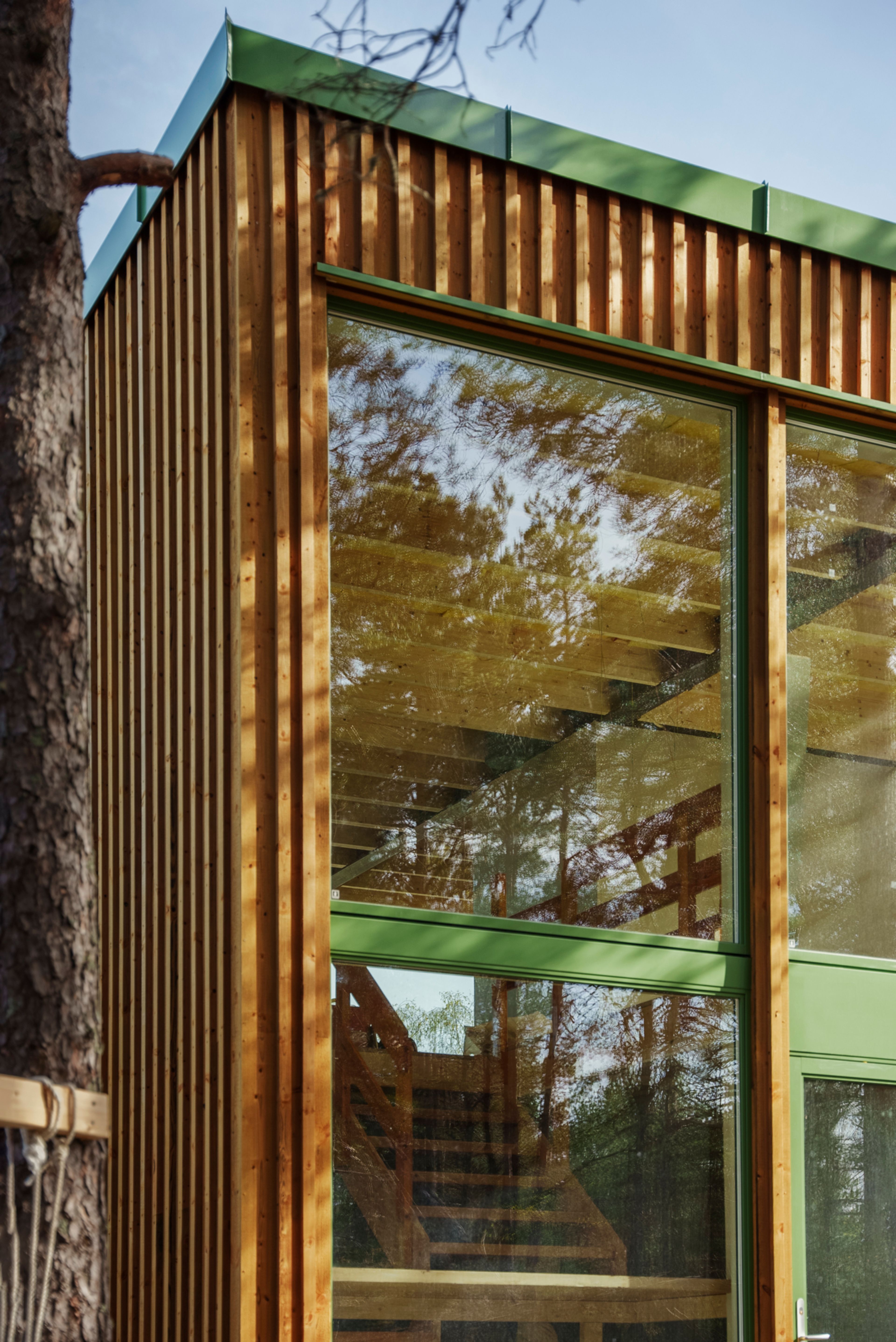 Bilde av et vindu på et hus.