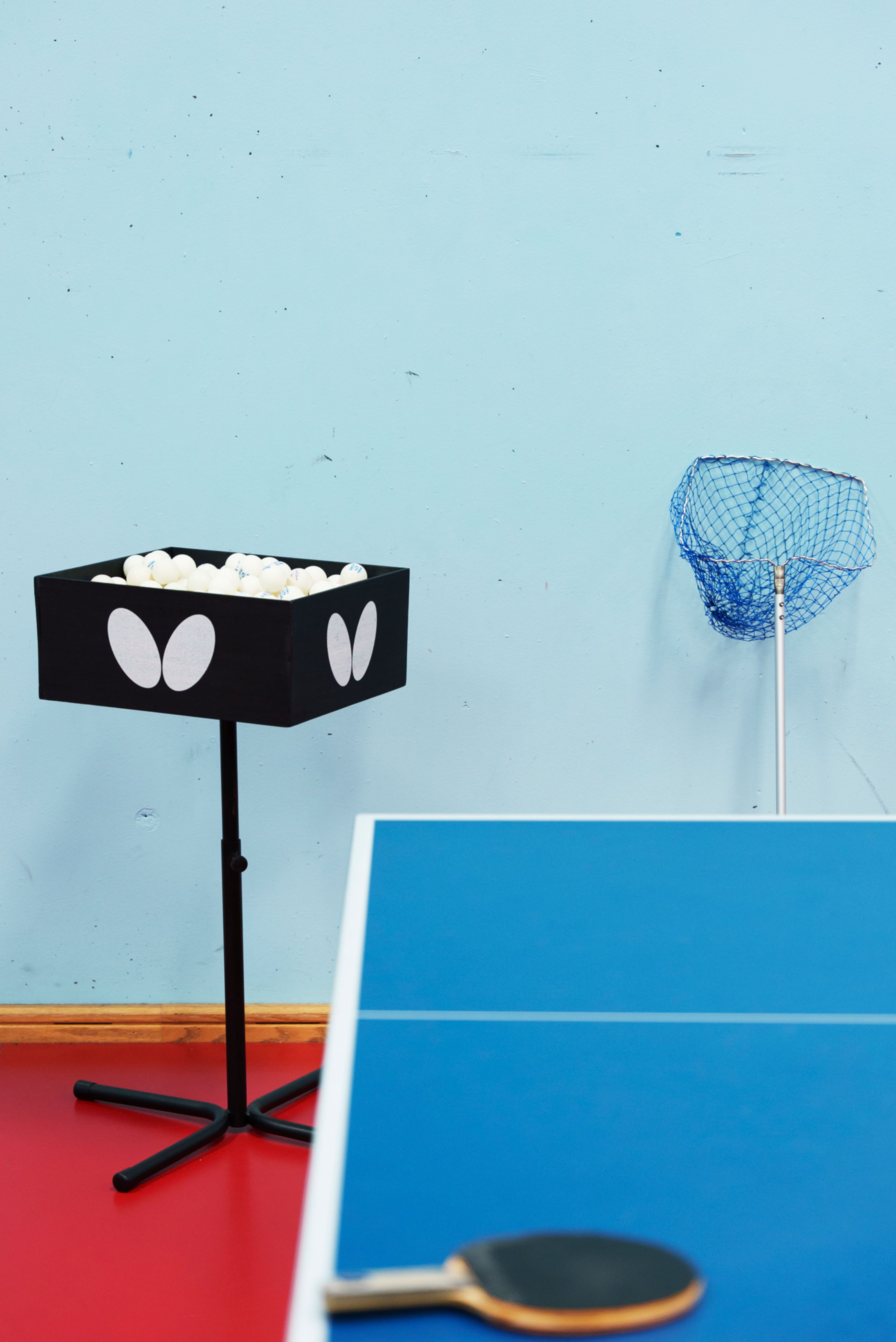 Alle ballene er ryddet opp i kurven etter trening.