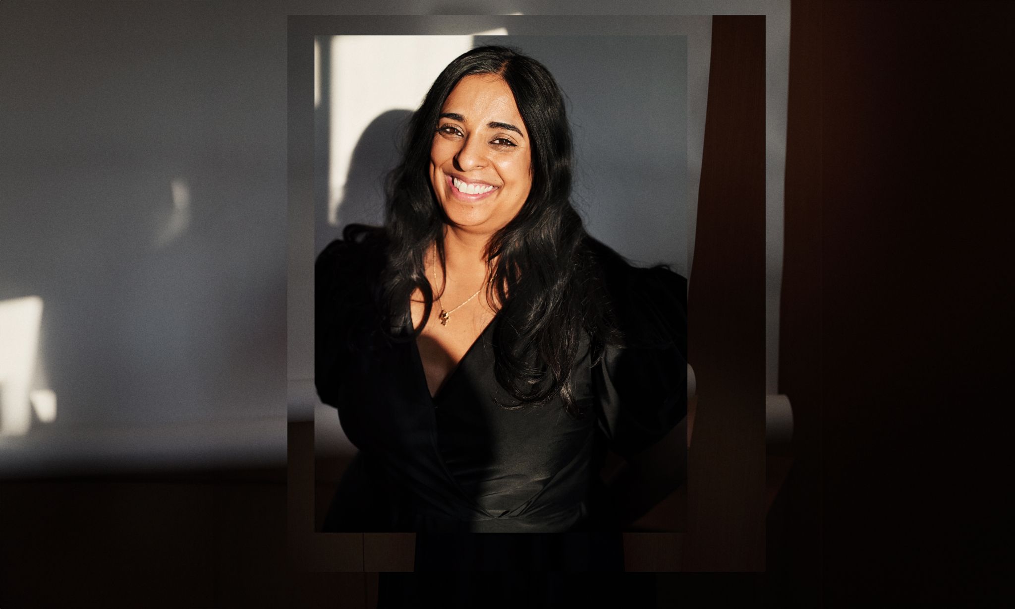 Foto av Lubna som smiler.