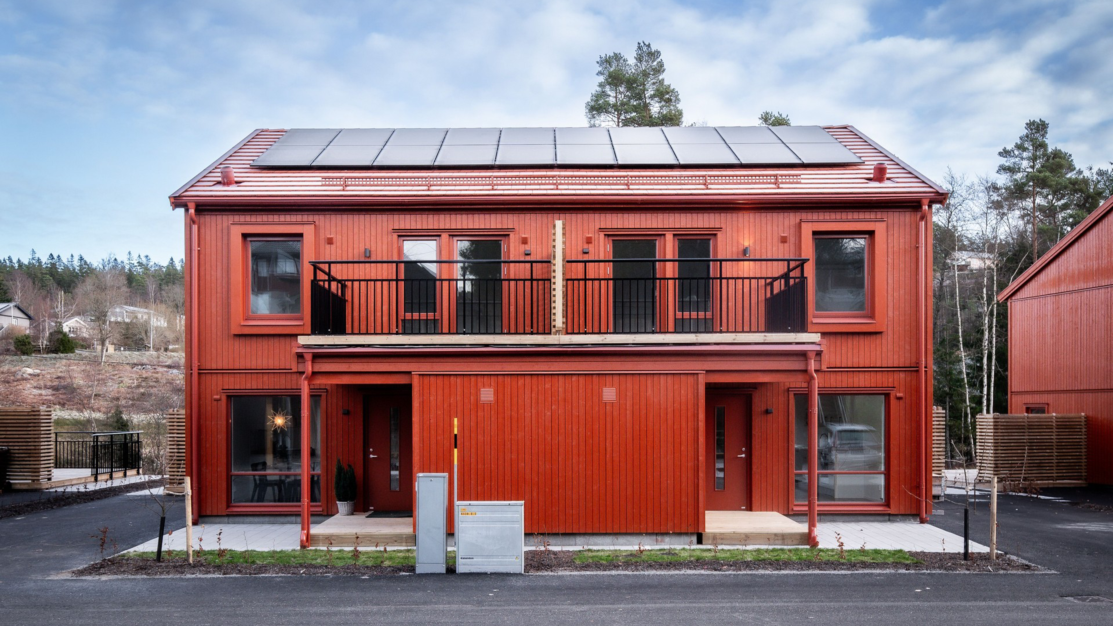 Våra fina parhus från framsidan.