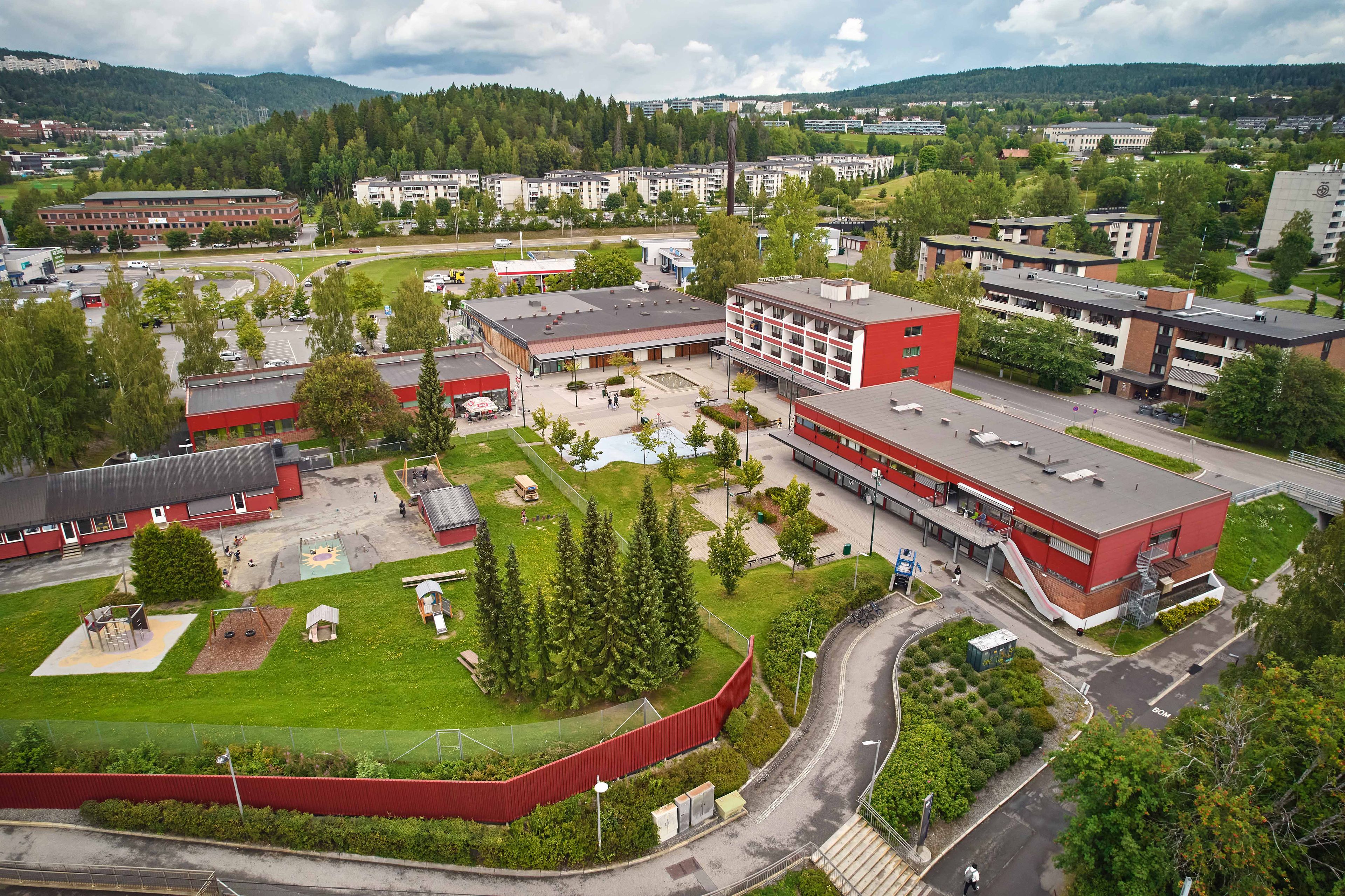 Dronefoto av Haugenstua Torg.