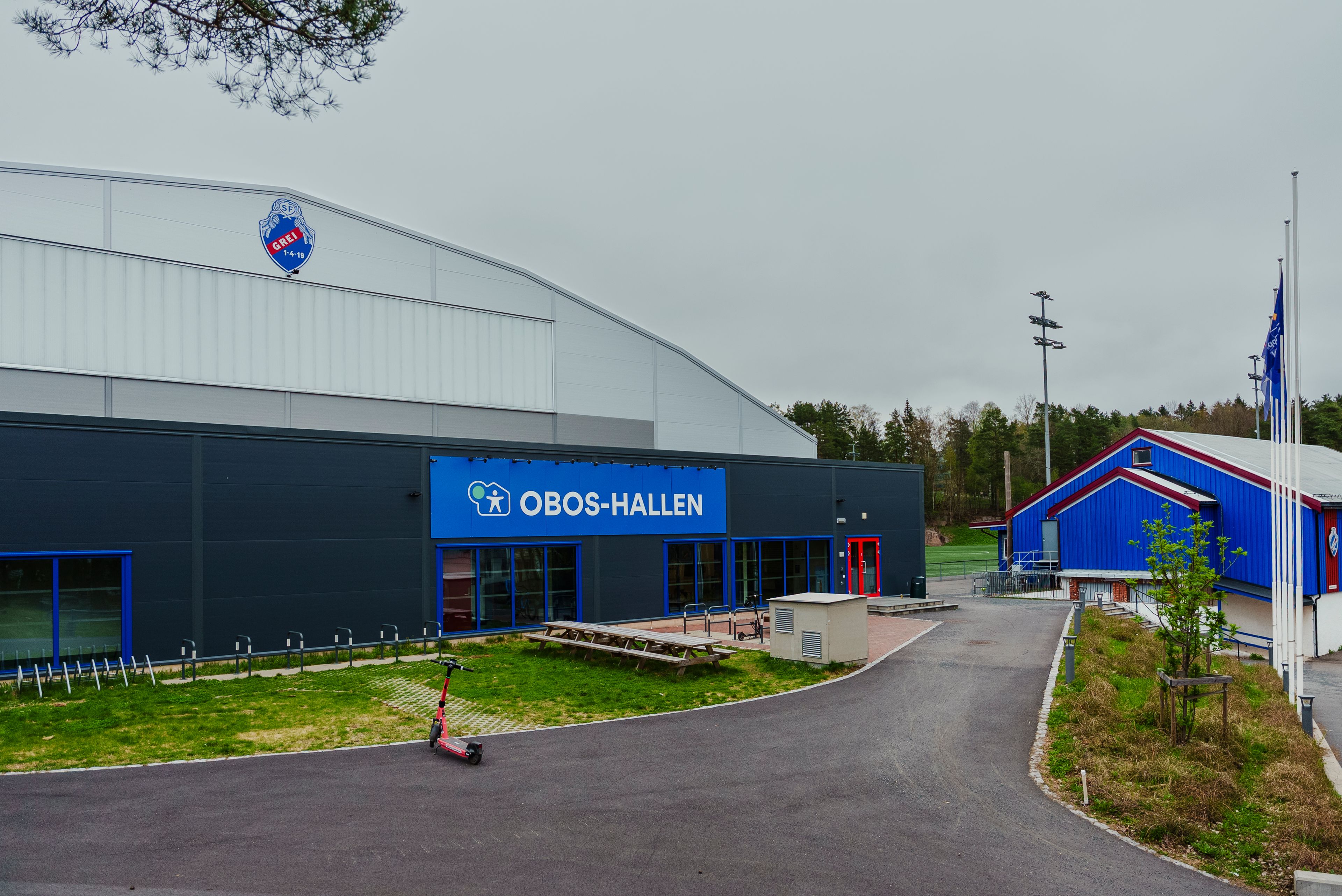 Foto av OBOS-hallen, med Grei-banen i bakgrunnen