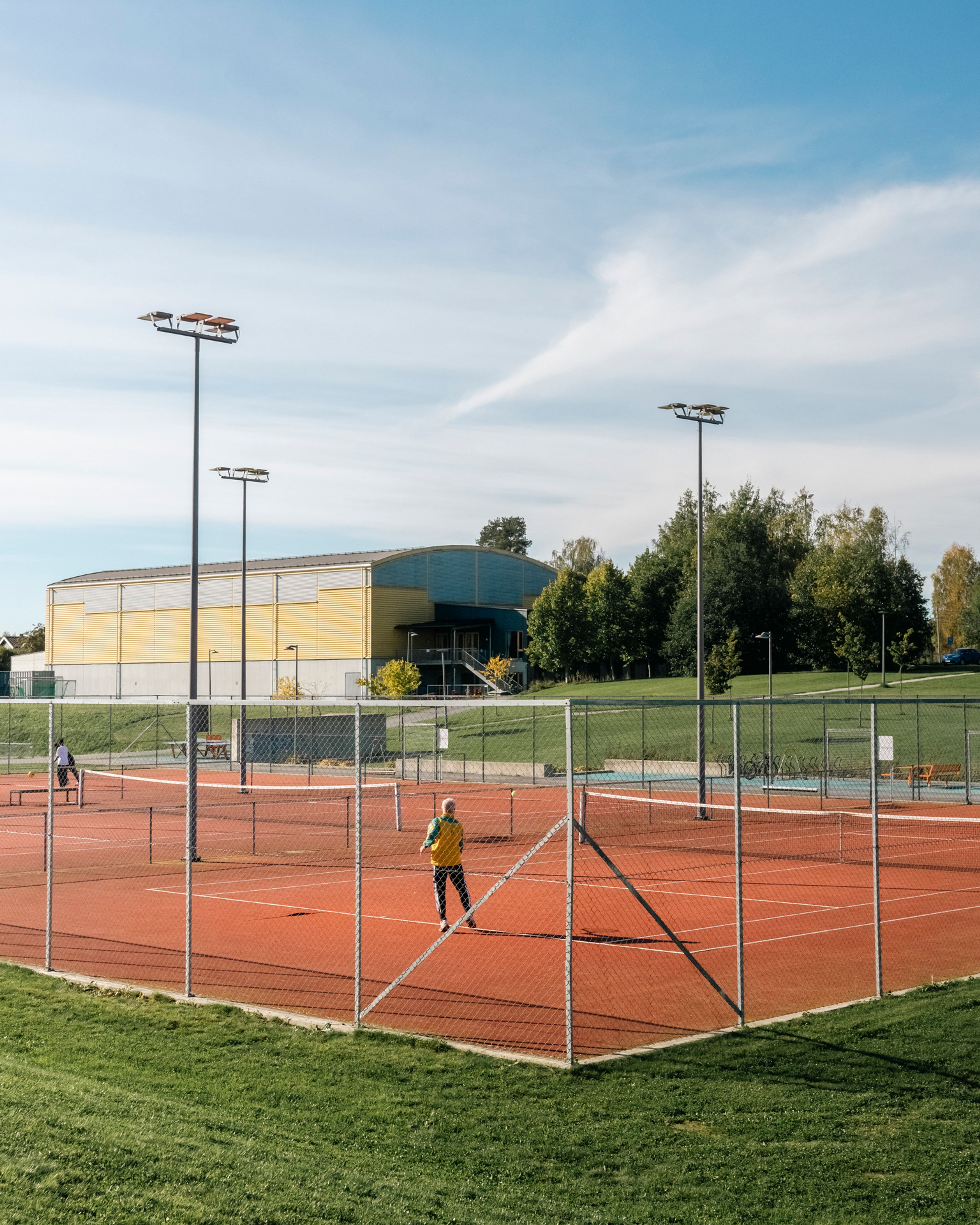 Tennisbane i aktivitetspark på Kløfta, Romerike