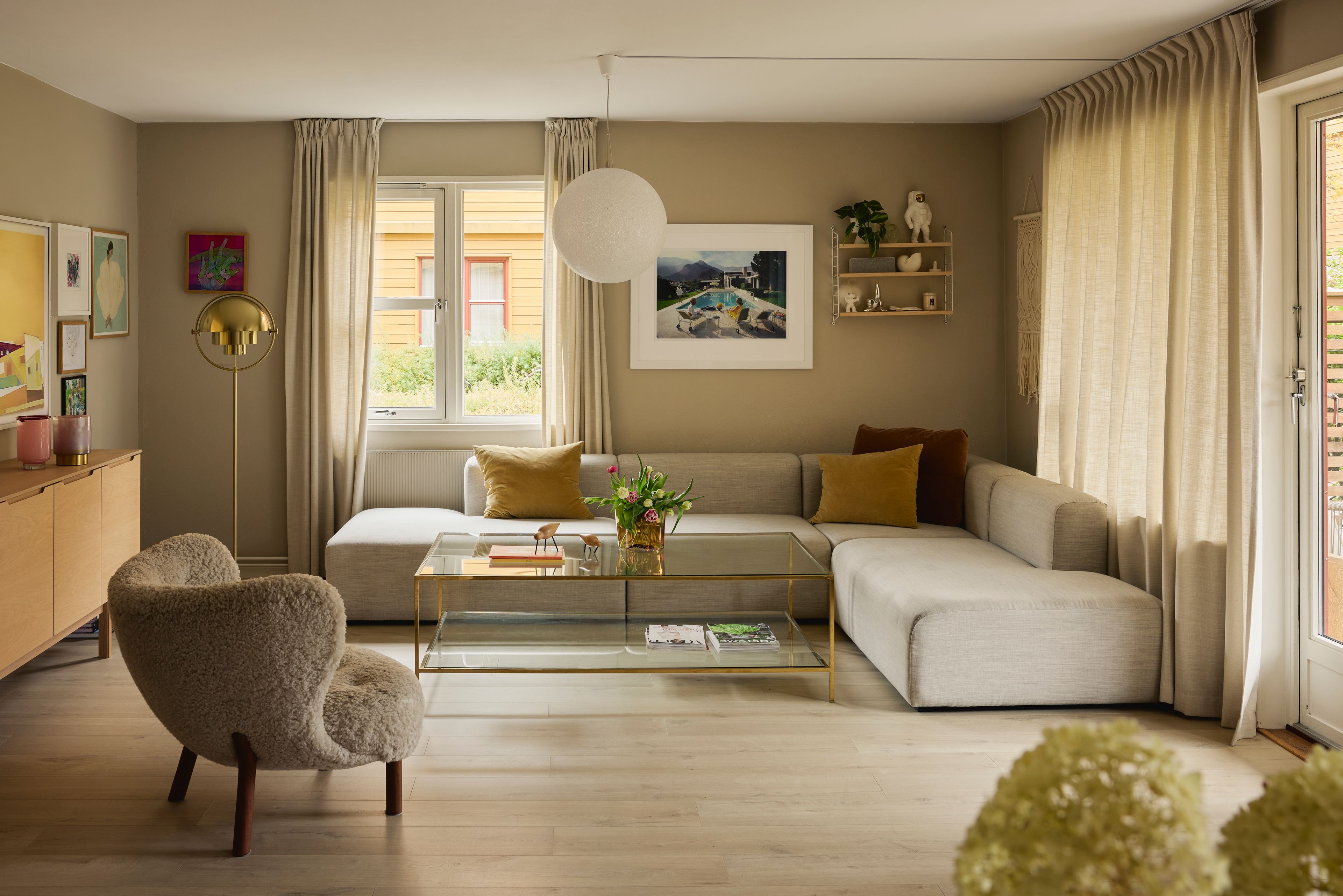 Et oversiktsbilde av stuen i Silkestra