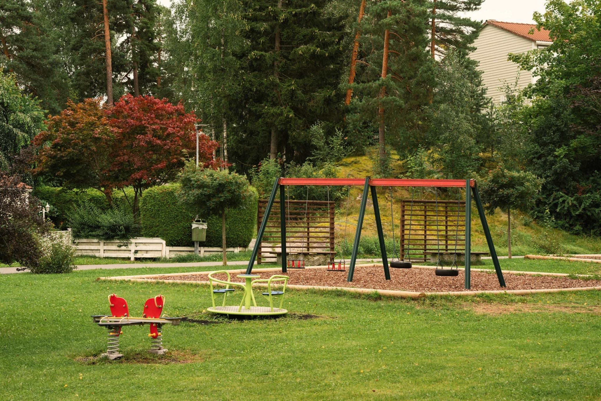 Foto av lekeplassen i Søndre Åsgården borettslag.