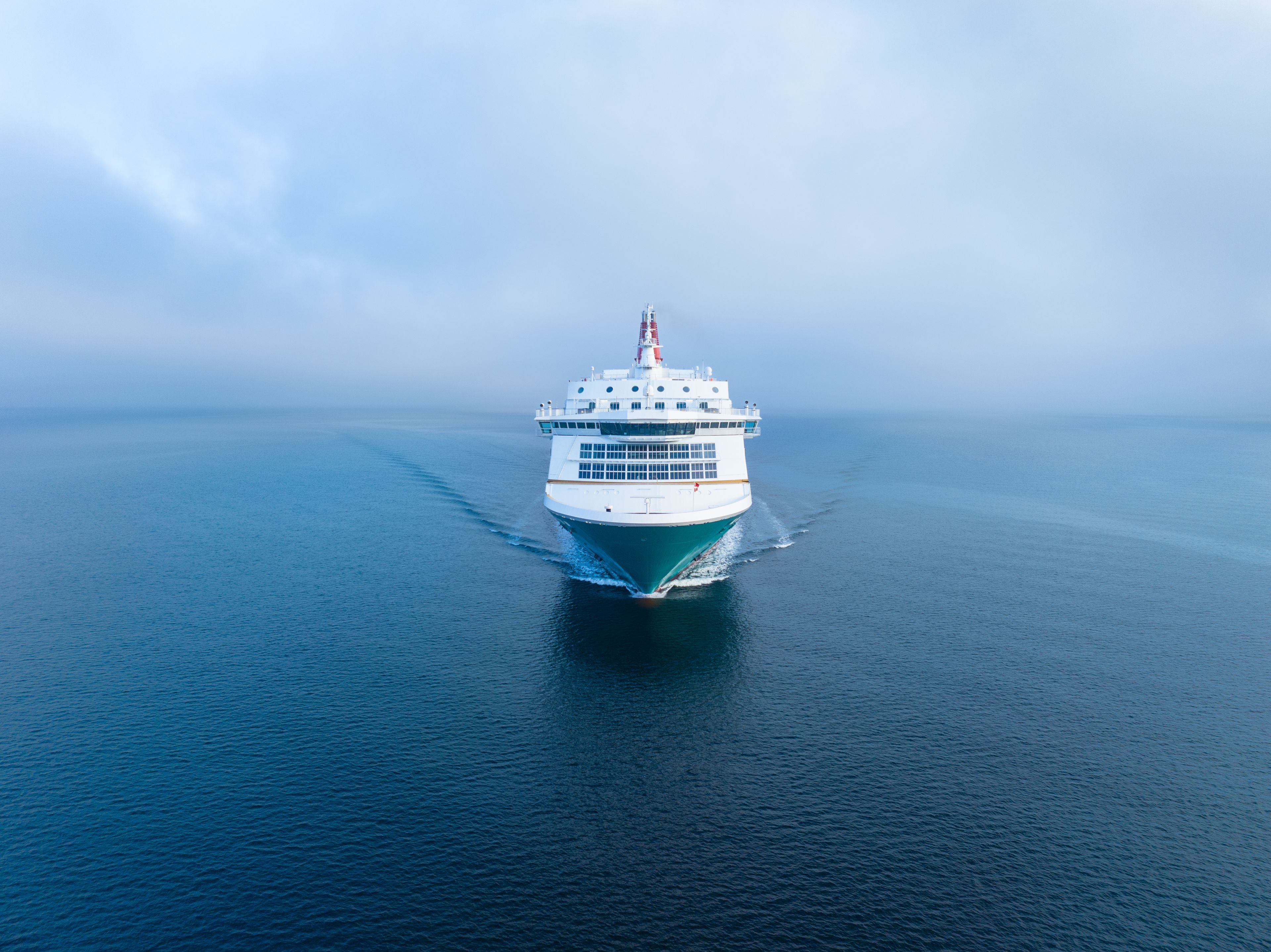 Go Nordic Cruiseline sett ovenfra og fra framsiden.