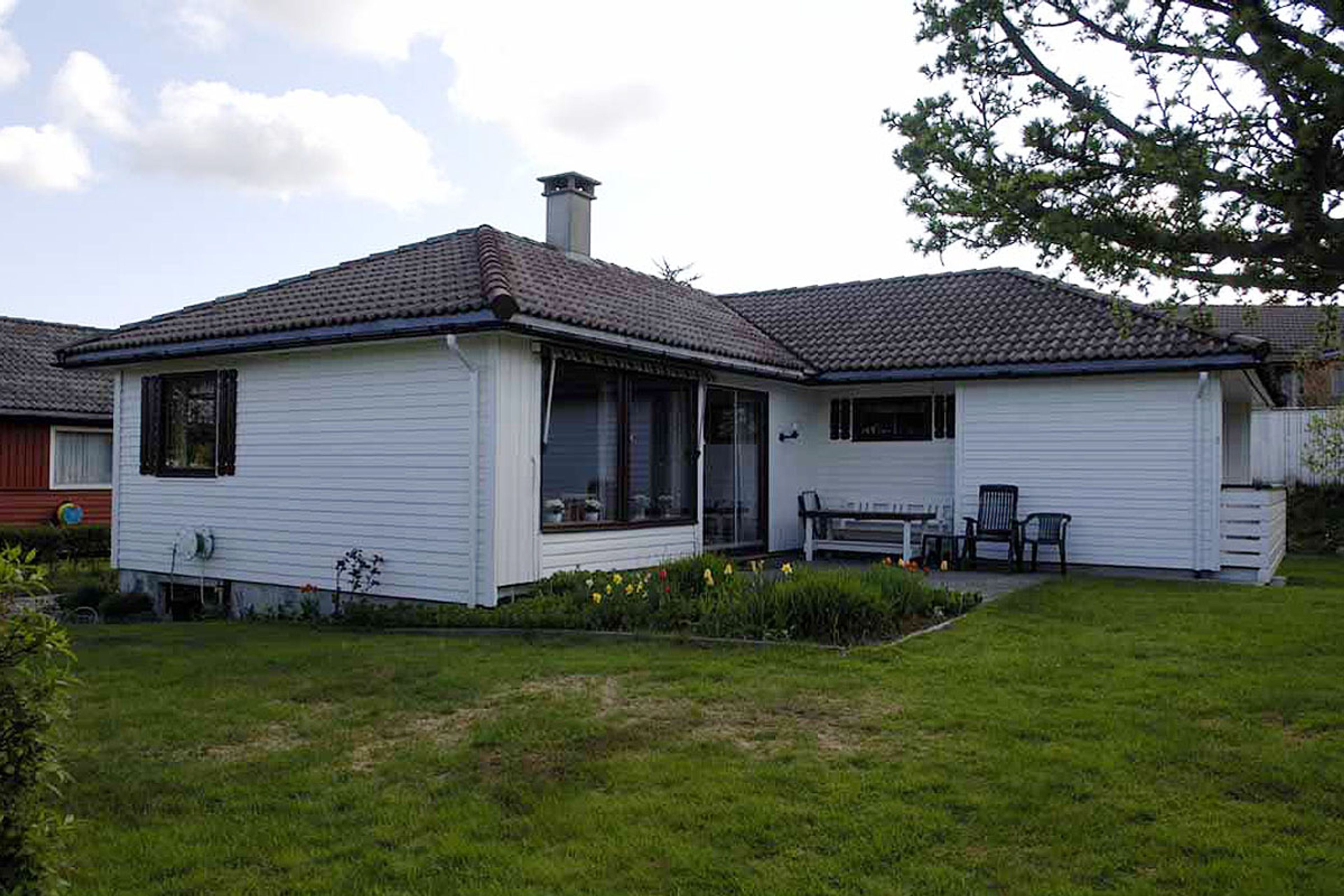 Foto av en enetasjes enebolig fra 1970-tallet, bygget av OBOS Block Watne.