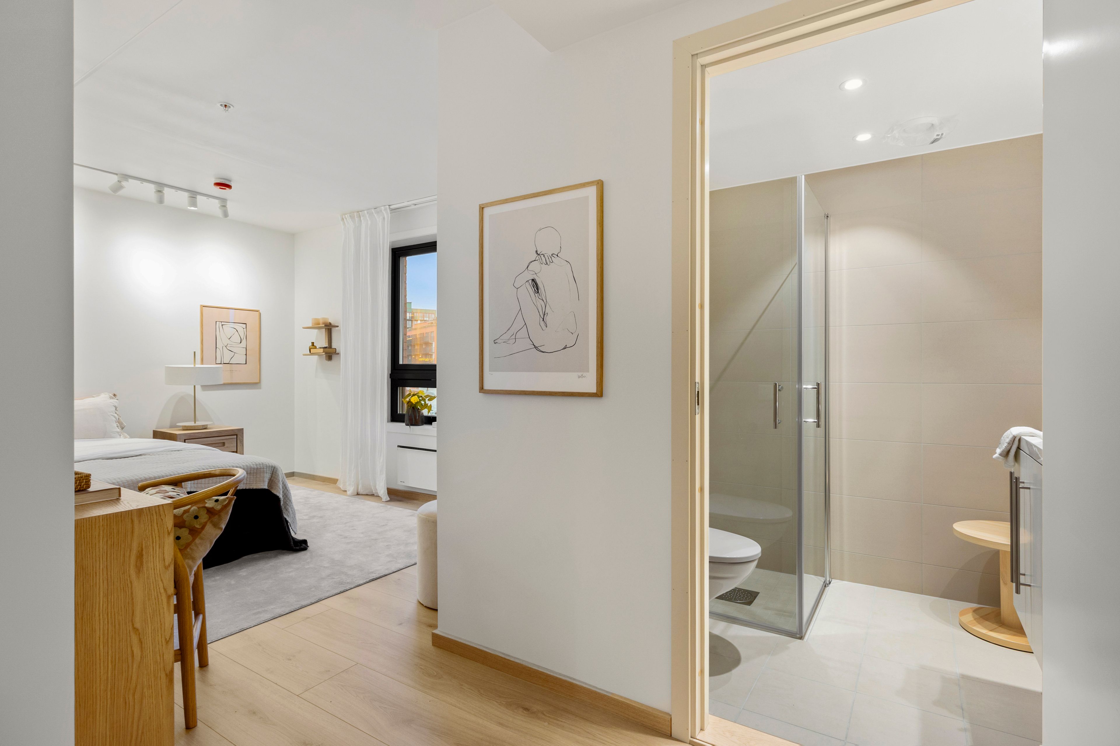 Inngang til soverom med eget bad