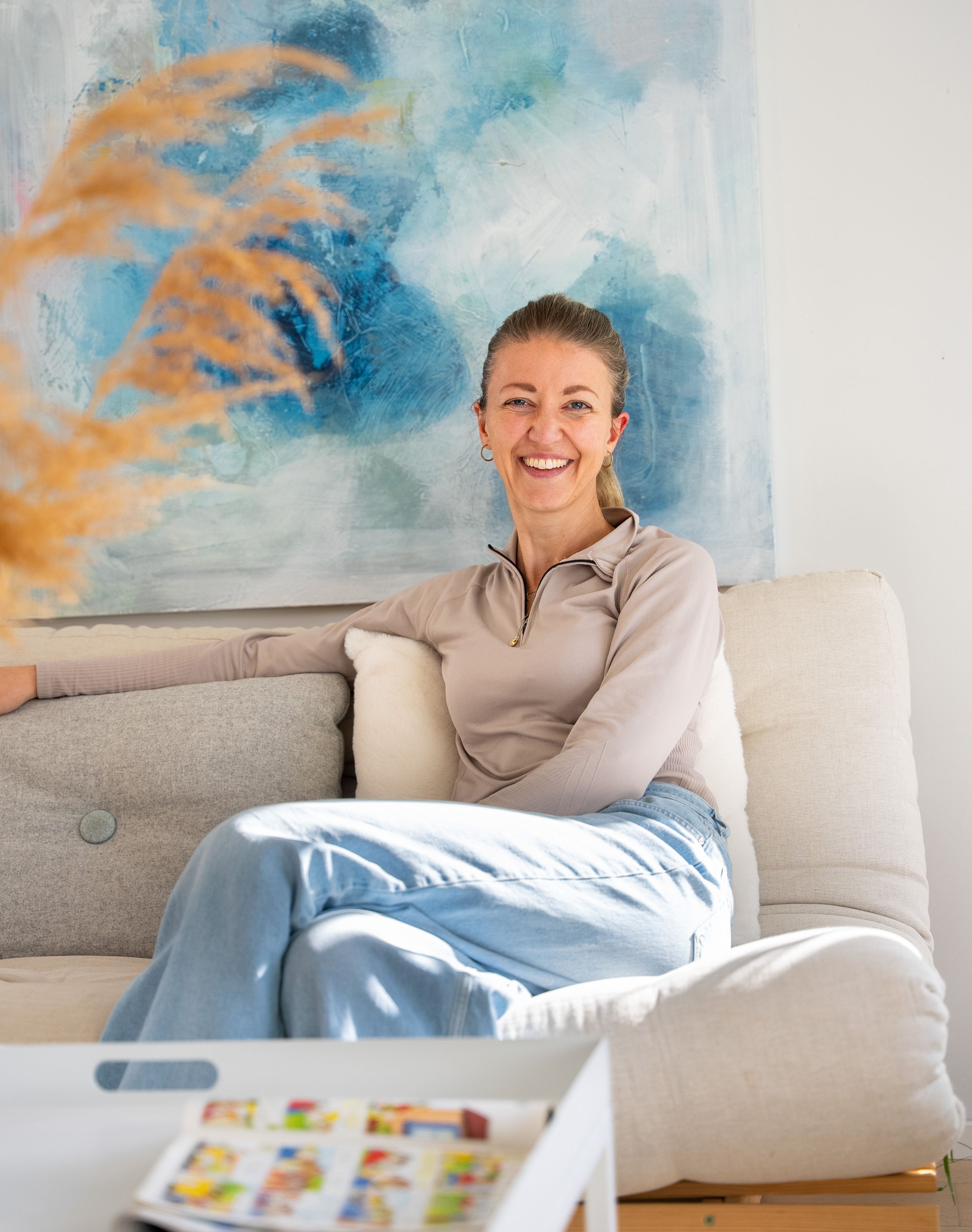 Forbrukerøkonom Kjersti Grønseth hjemme i egen stue