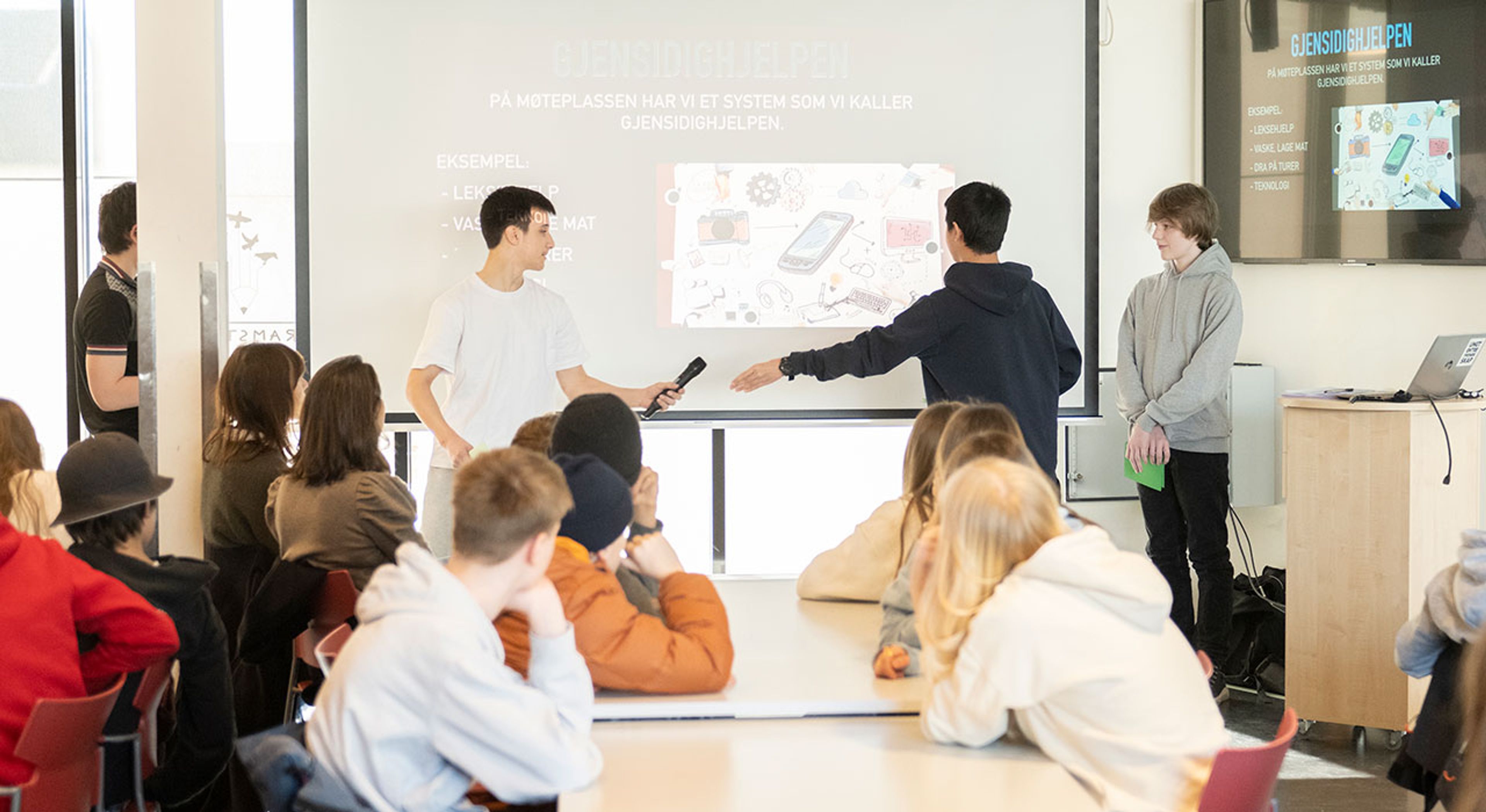 Elever som presenterer på Innovasjonscamp Bærum