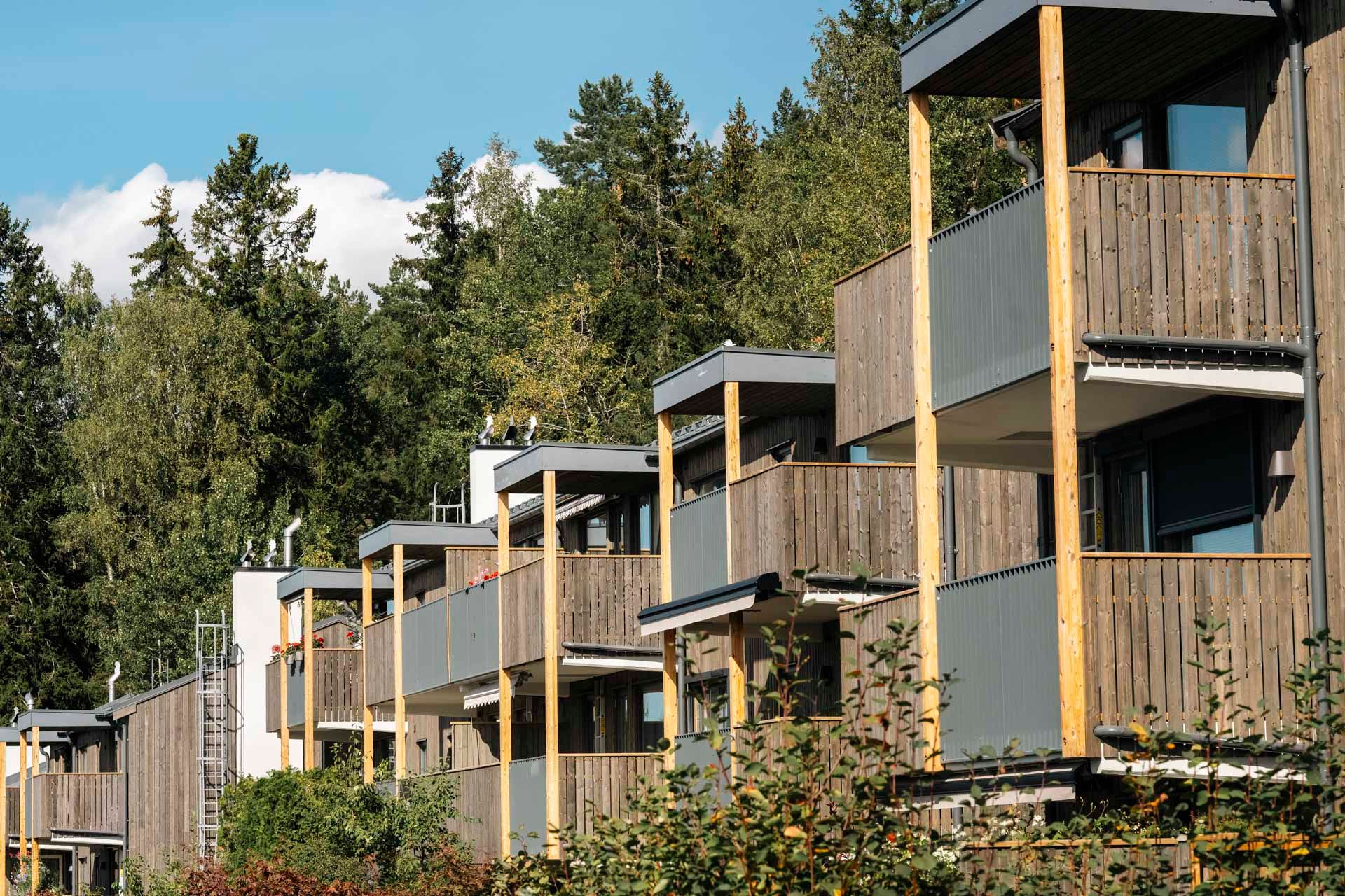 Øistein Gamst Sandlie uten for et borettslag