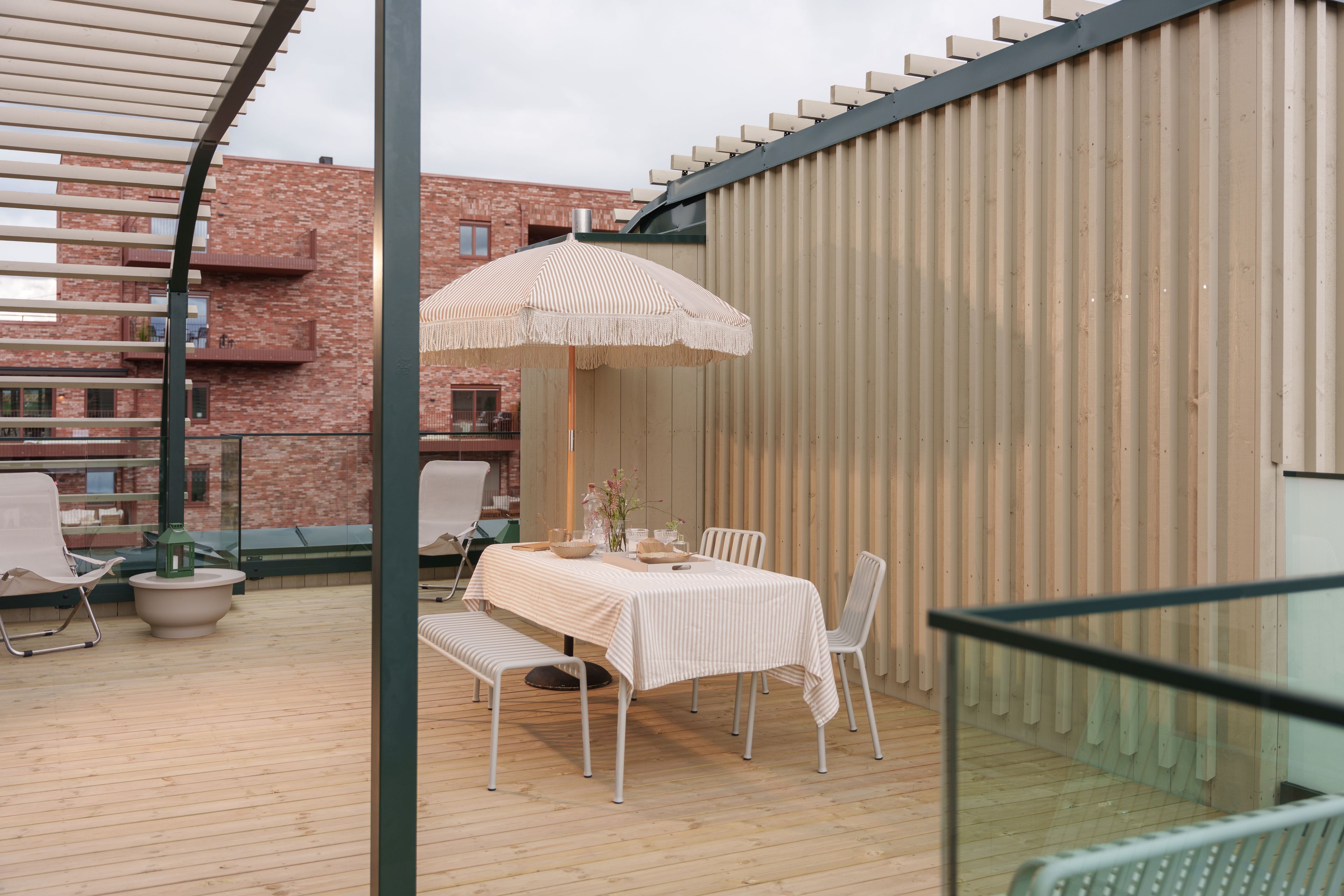 Takterrasse med pergola.