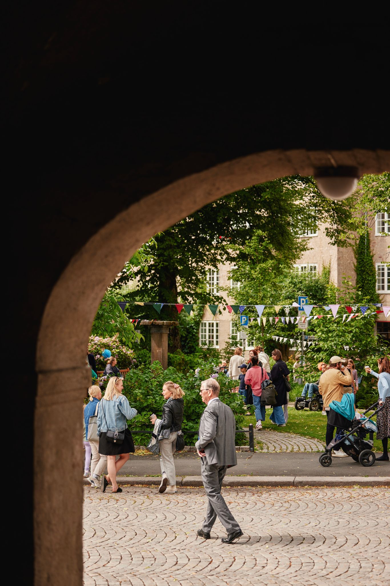 Foto av beboerne som koser seg på jubileet.