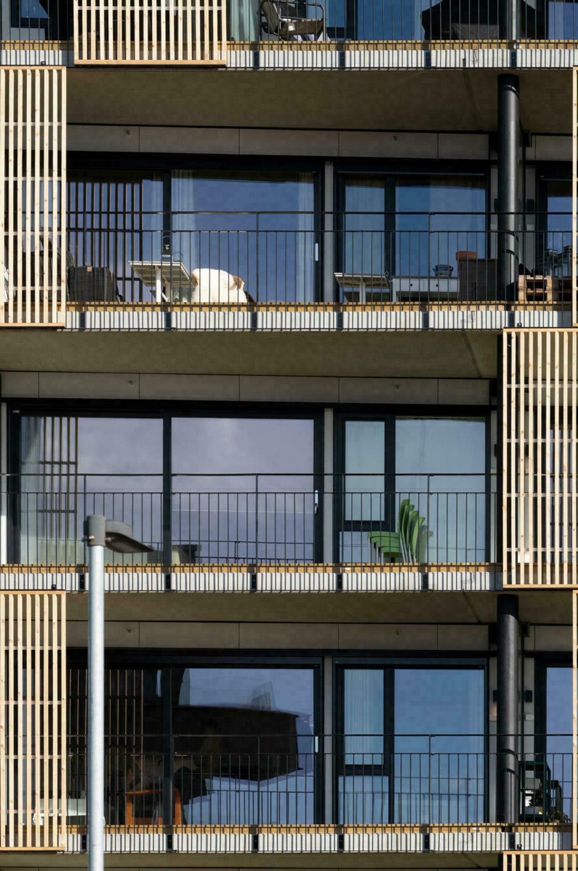 Bilde av tre balkonger over hverandre