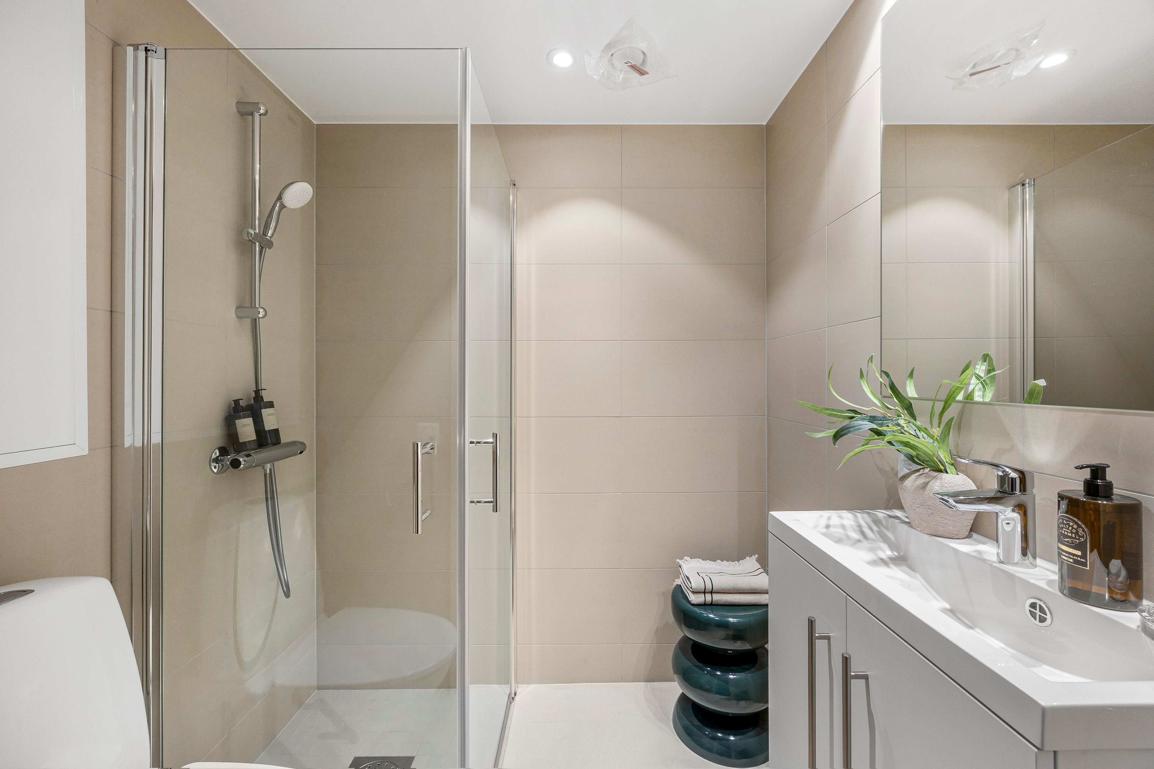 Miljøbilde av bad i kollektiv.