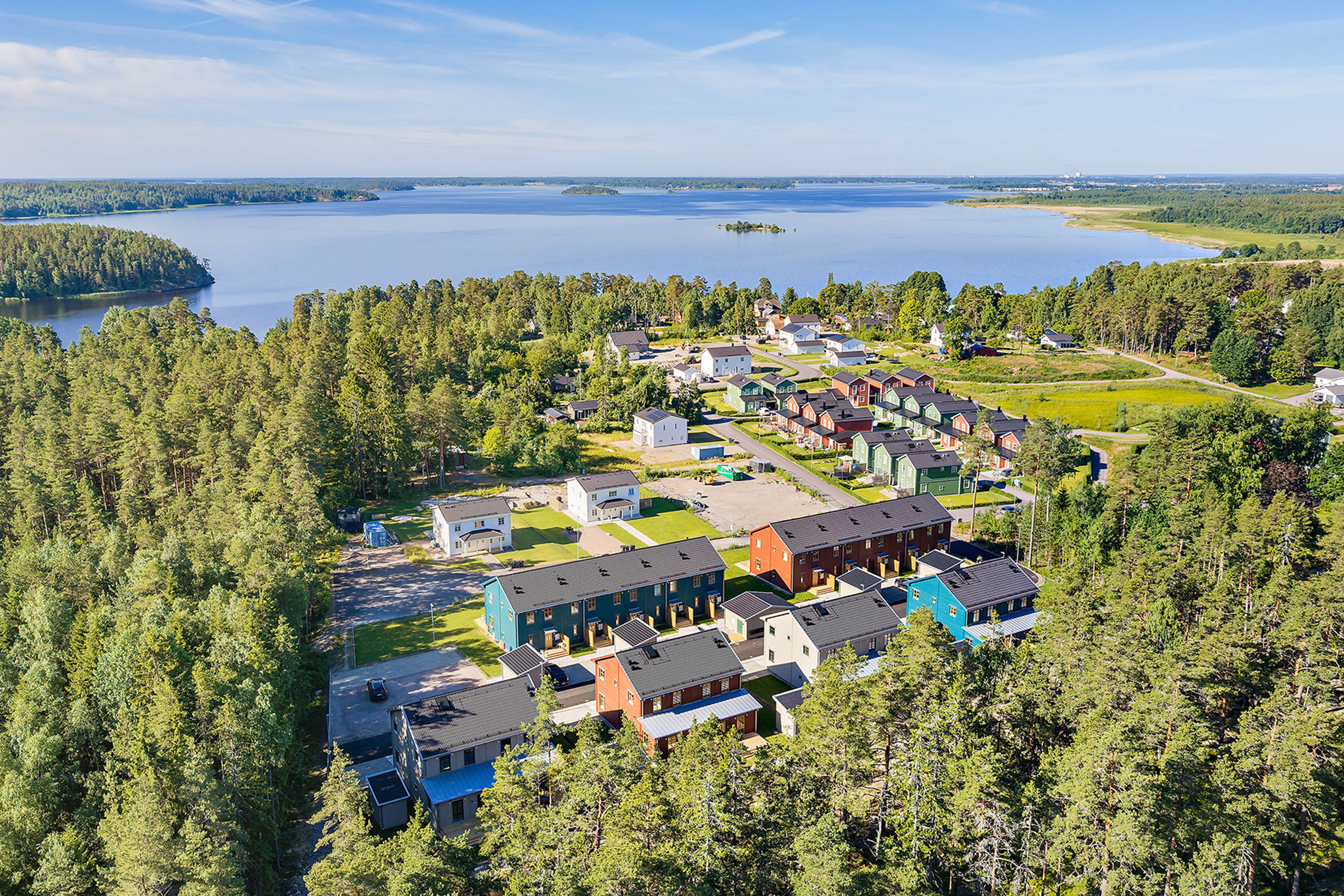 Områdesbild Brf Vinternatt med utblick mot sjön