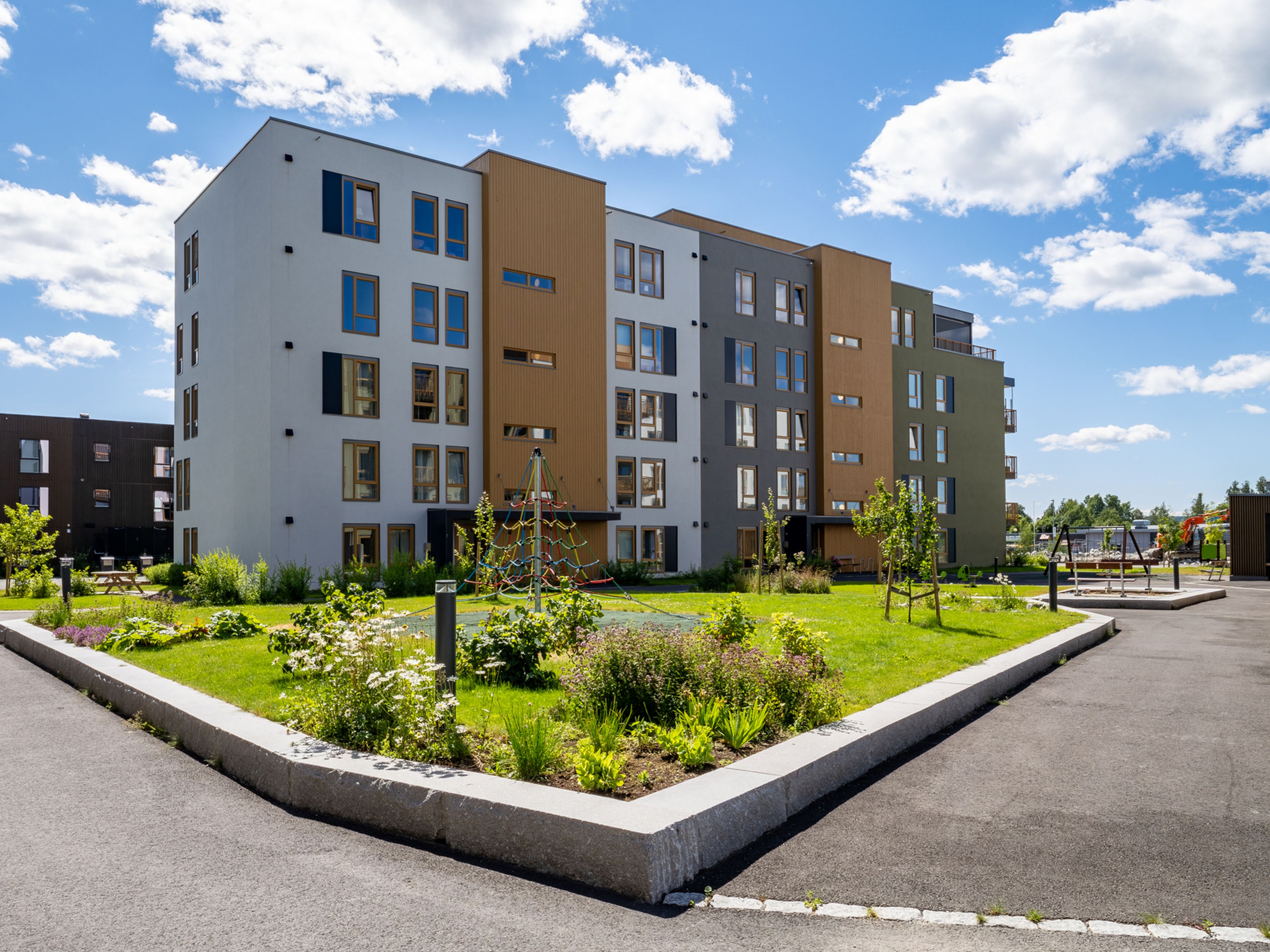 Bilde av uteområde og gangveier ved Bygg CB I Asper Hageby.