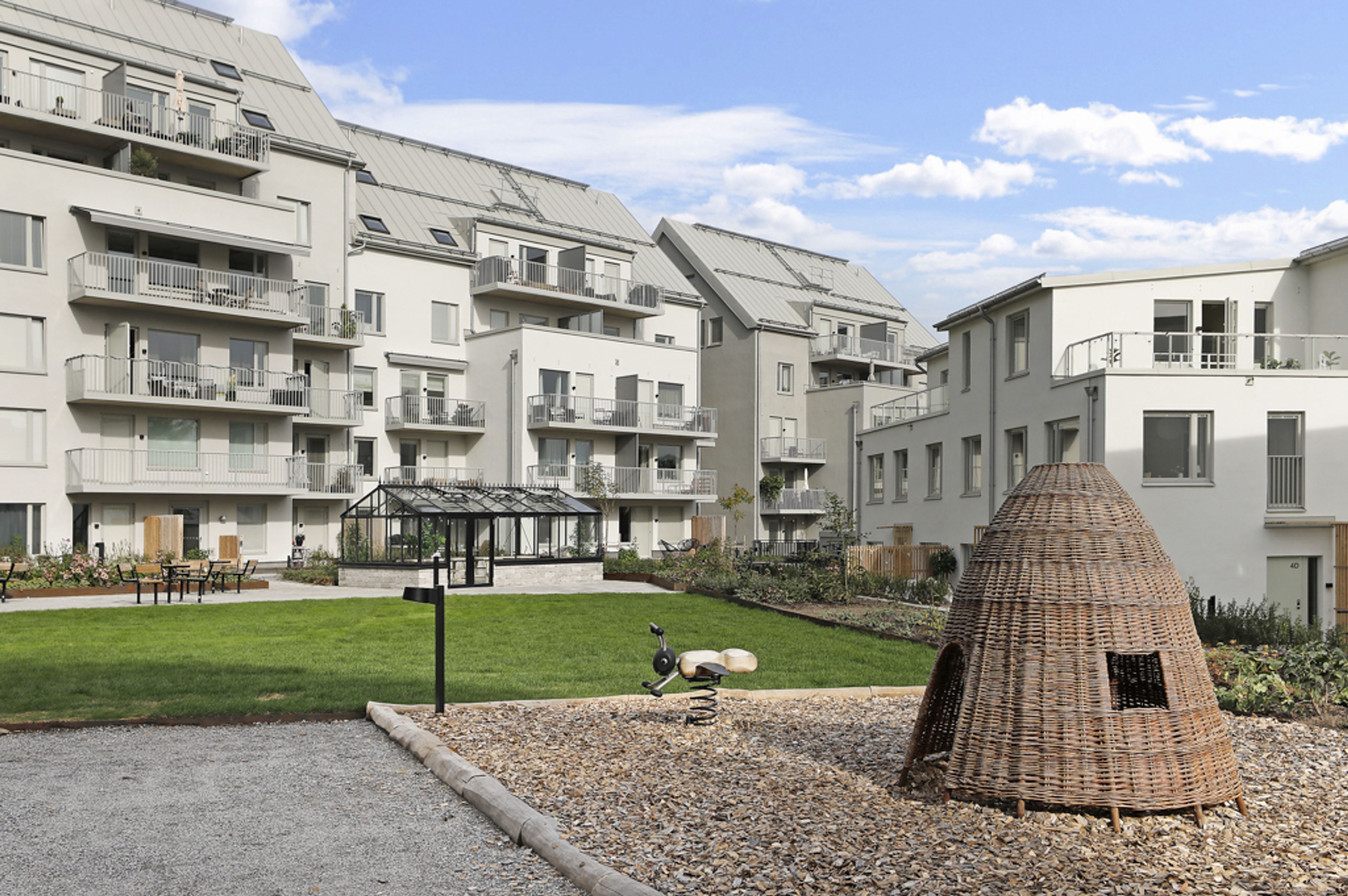 Gemensam innergård, plats för äventyr och lek