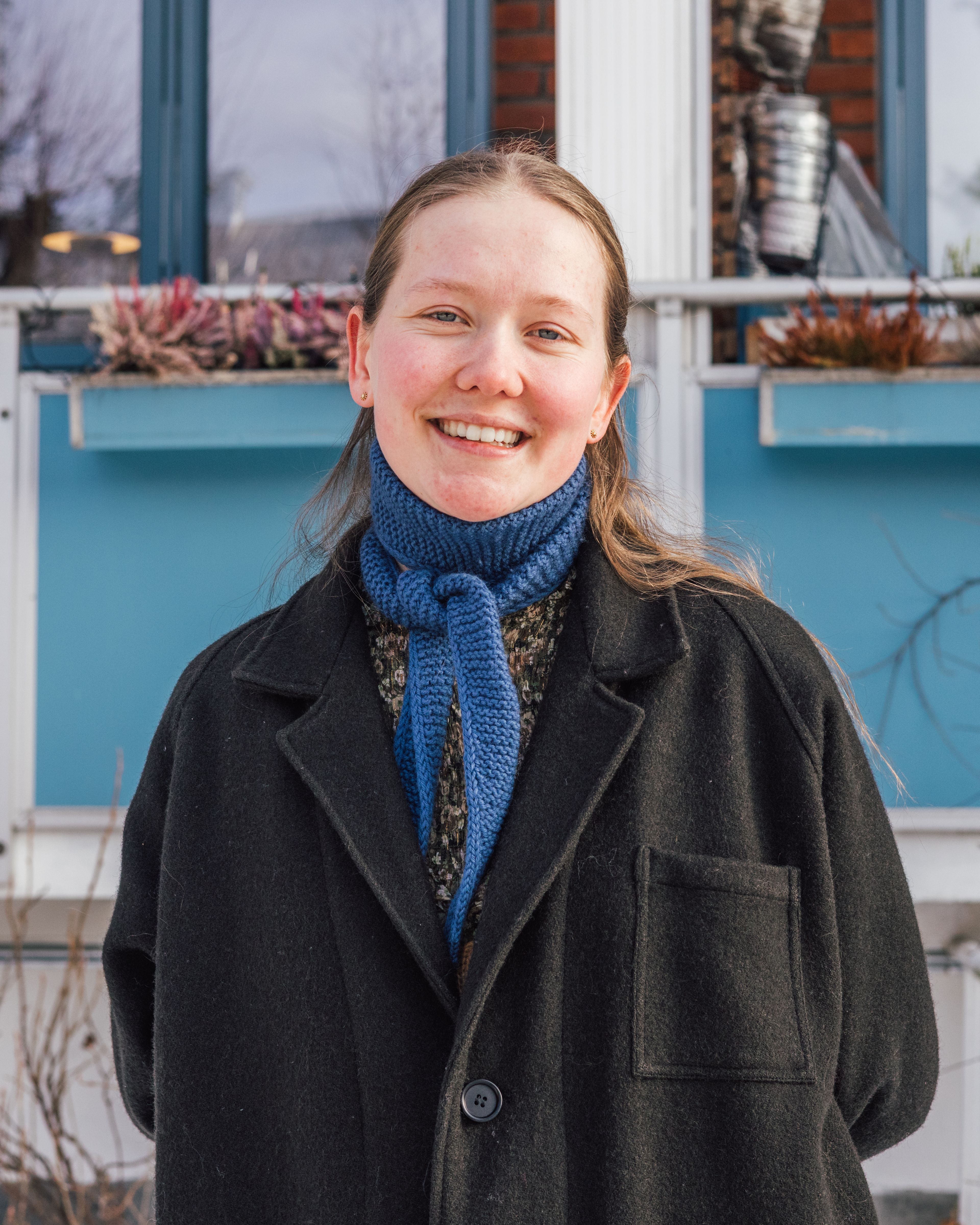 Astrid smiler til kameraet. 