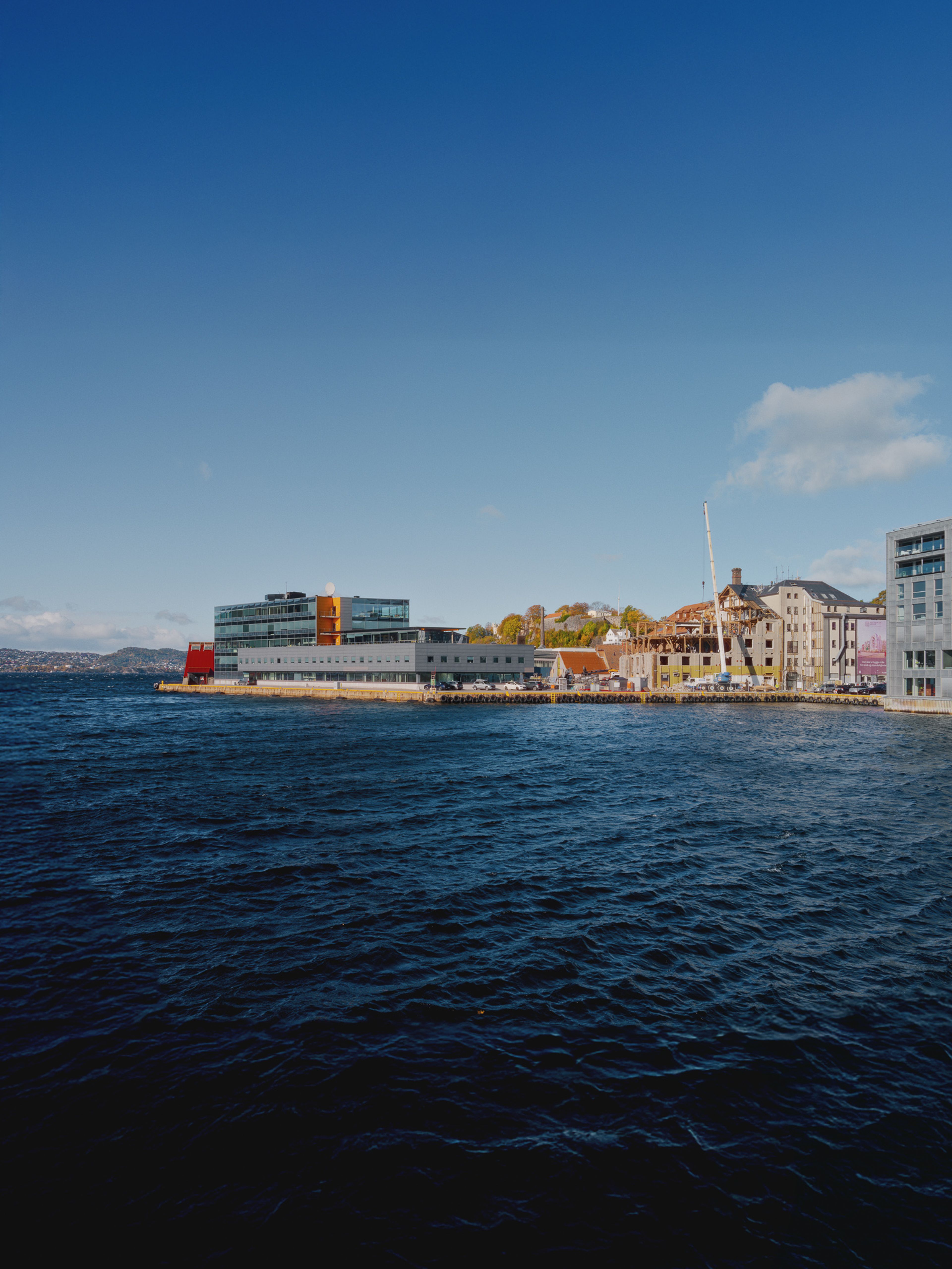 Byggene langs havpromenaden.