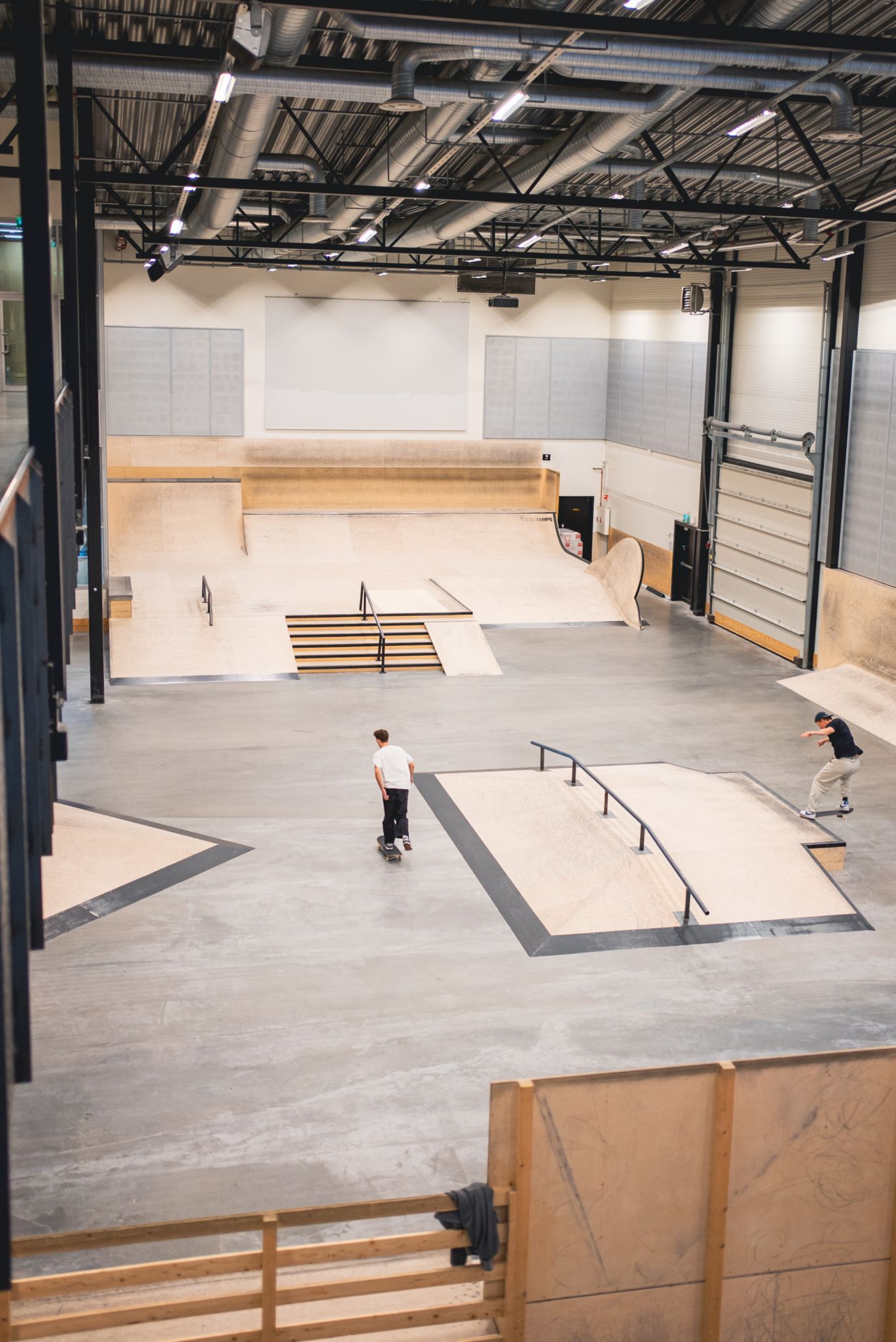 Foto fra fugleperspektiv av den nye skatehallen i Oslo