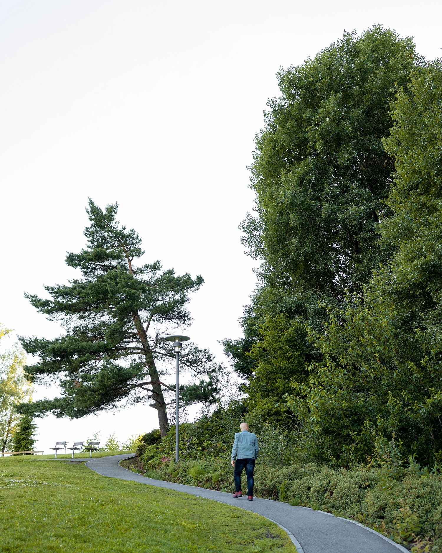Soran Abdullah går langs en gangvei