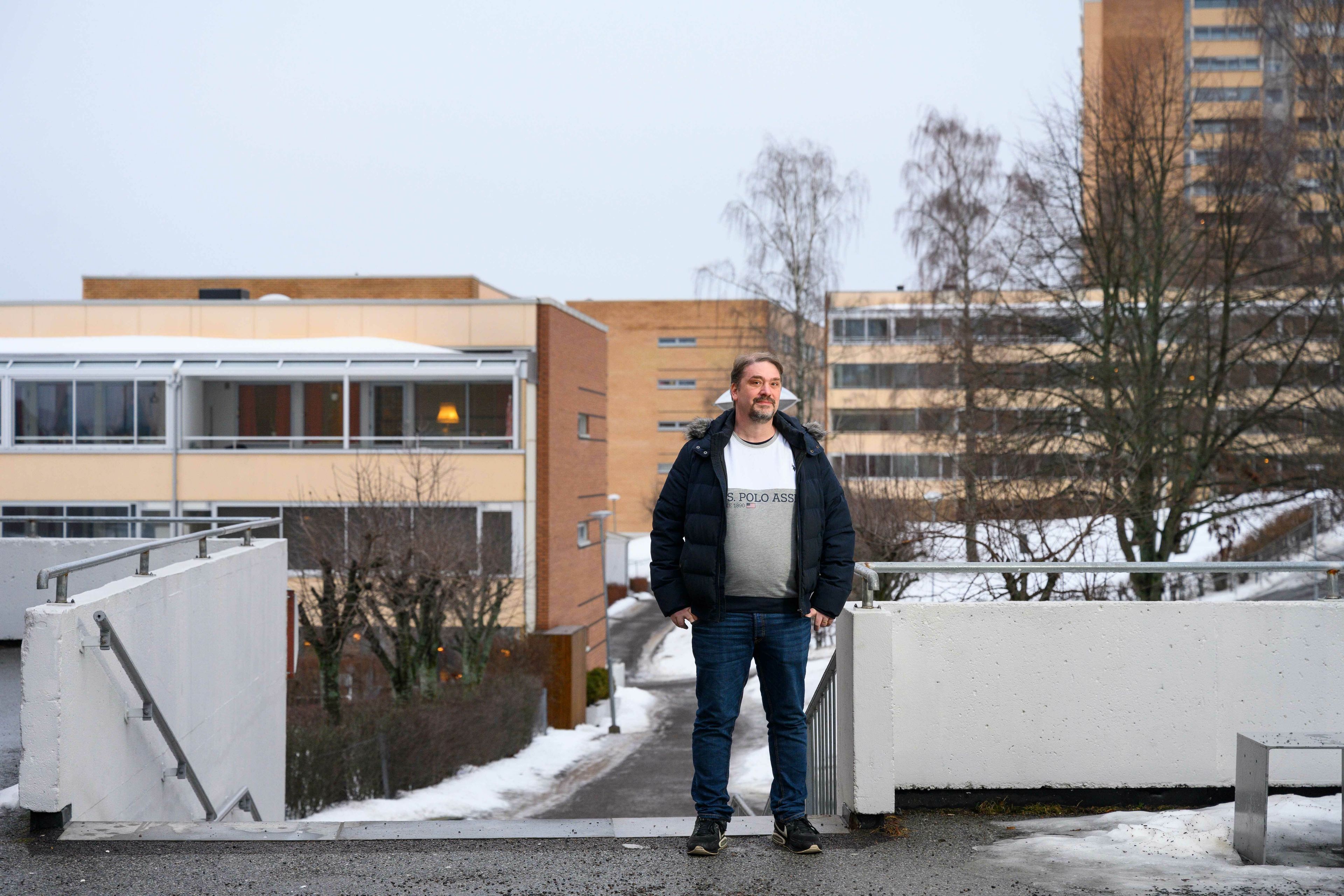 Utendørs portrett av styrelederen i Fagerholt borettslag.