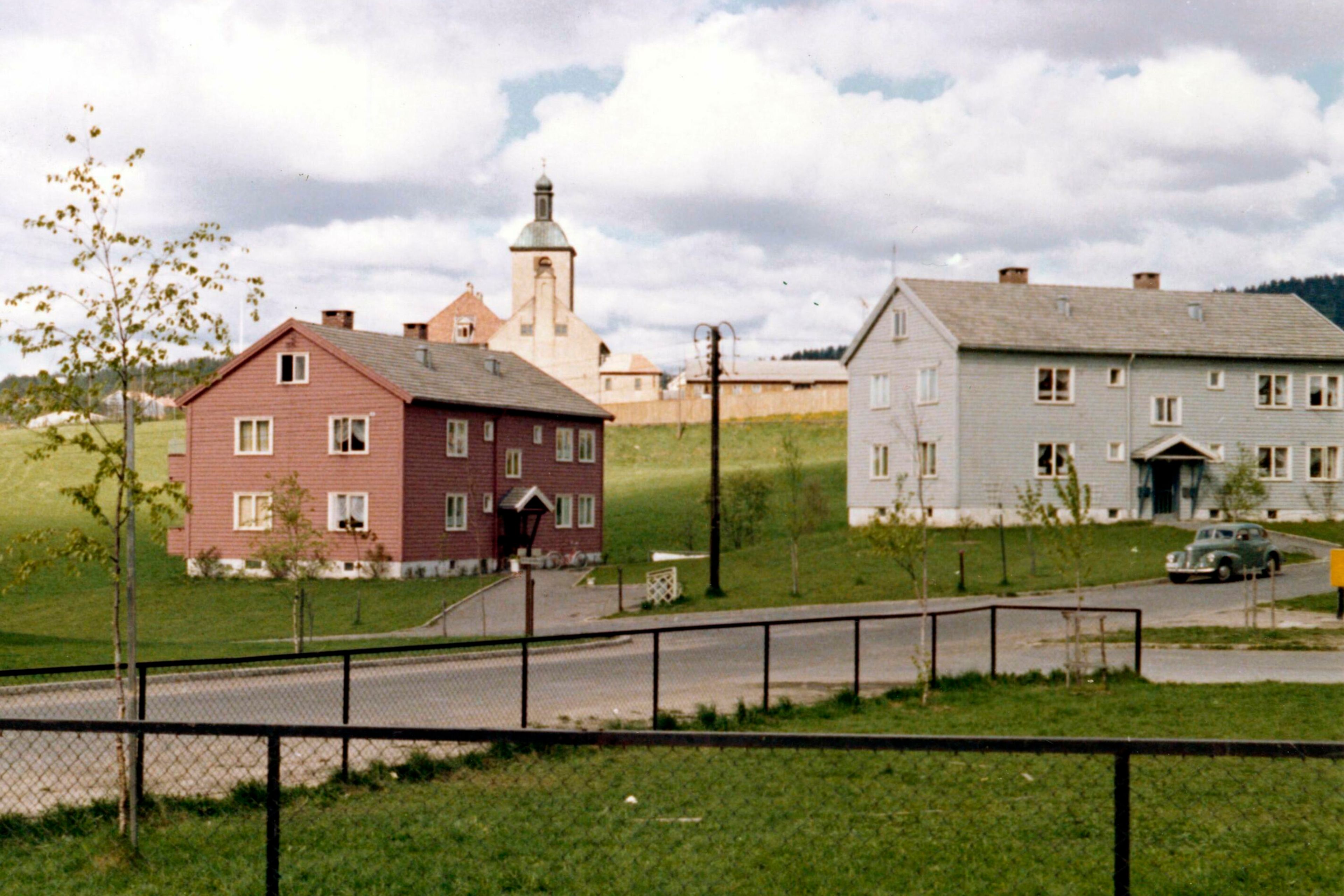 Historisk foto av Nedre Kalbakken borettslag, oppført i 1954. Foto: OBOS