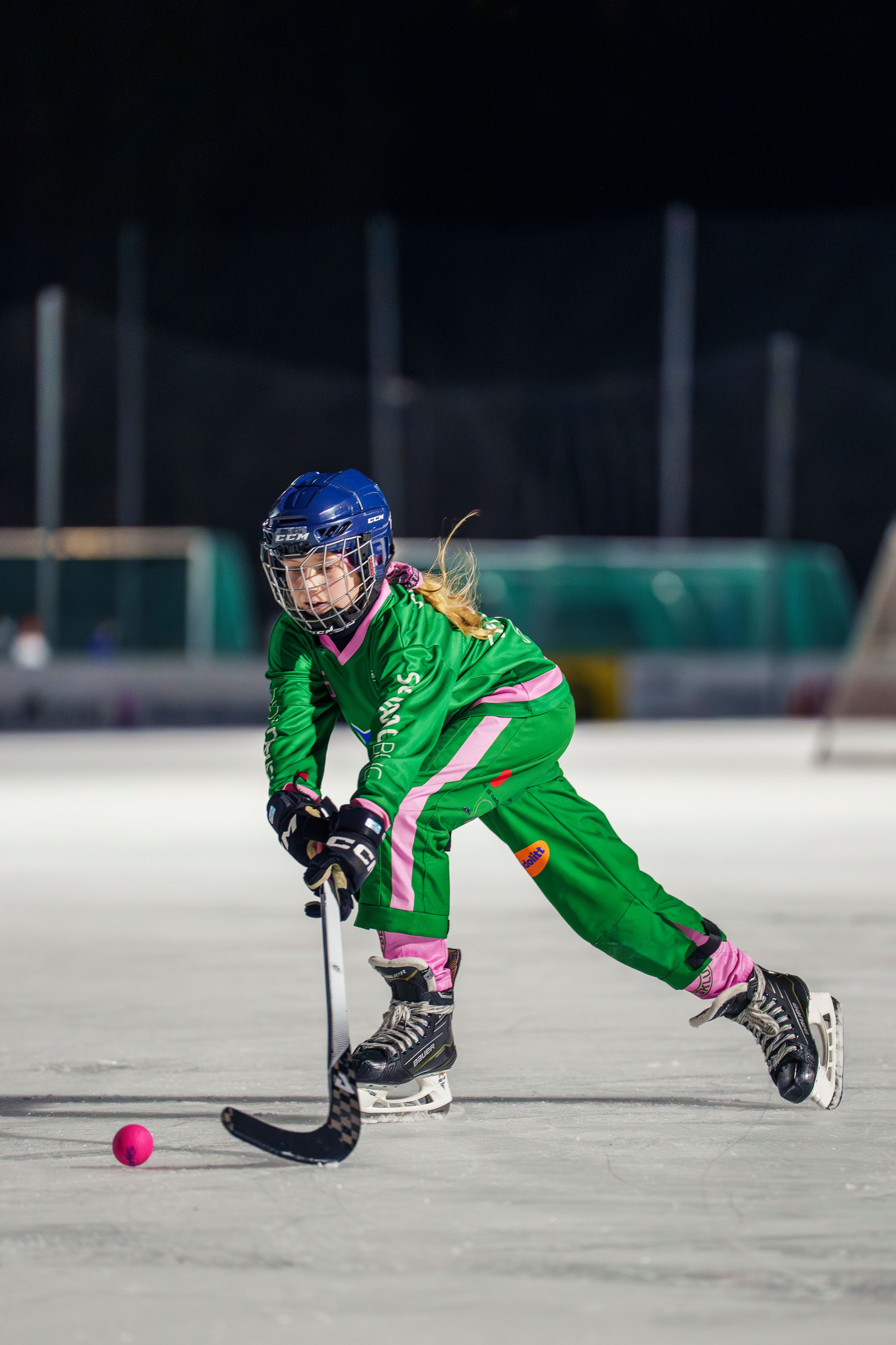 En spiller i full fart.