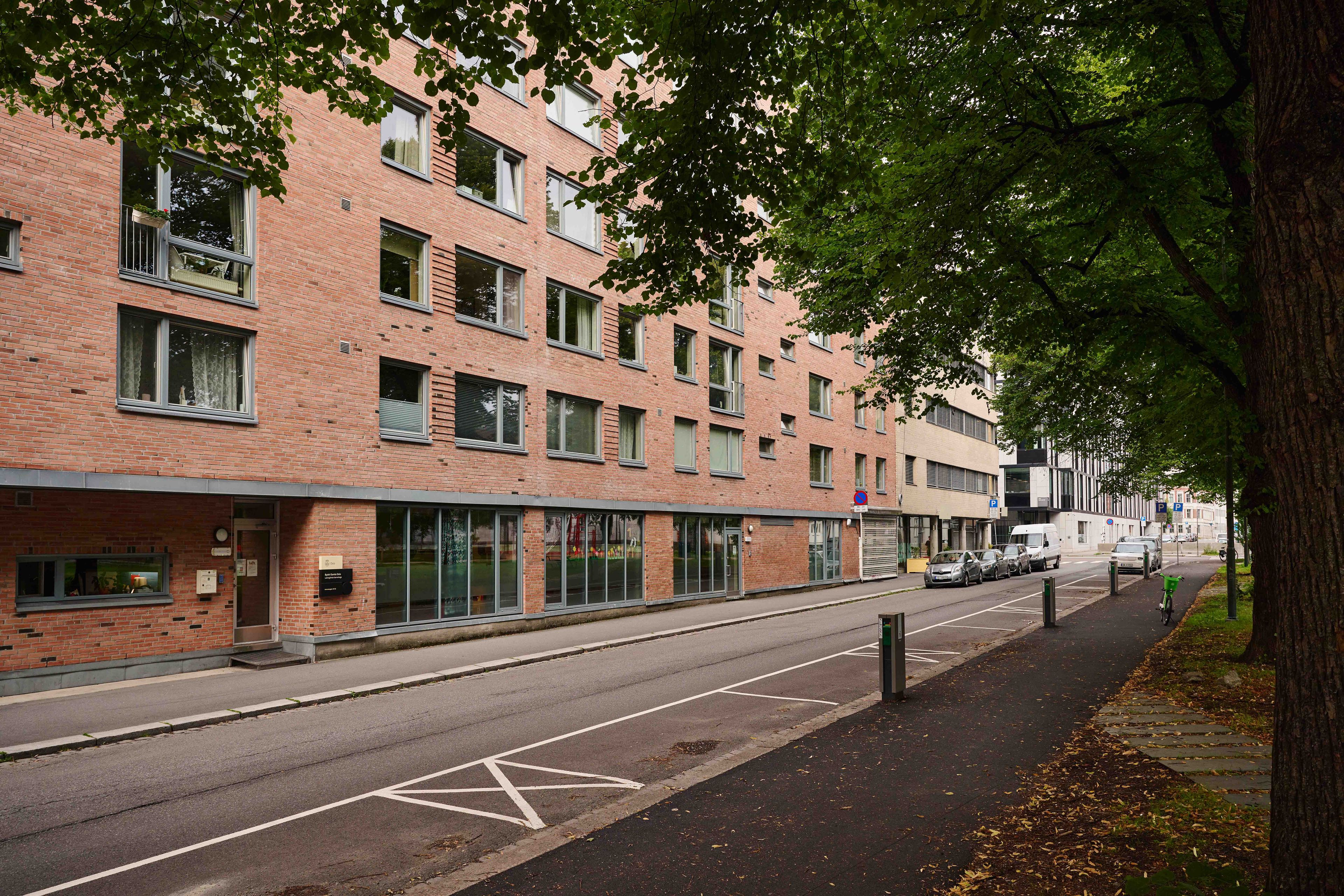 Foto av fasade og inngangsparti til Heimdalsgata 19-21.