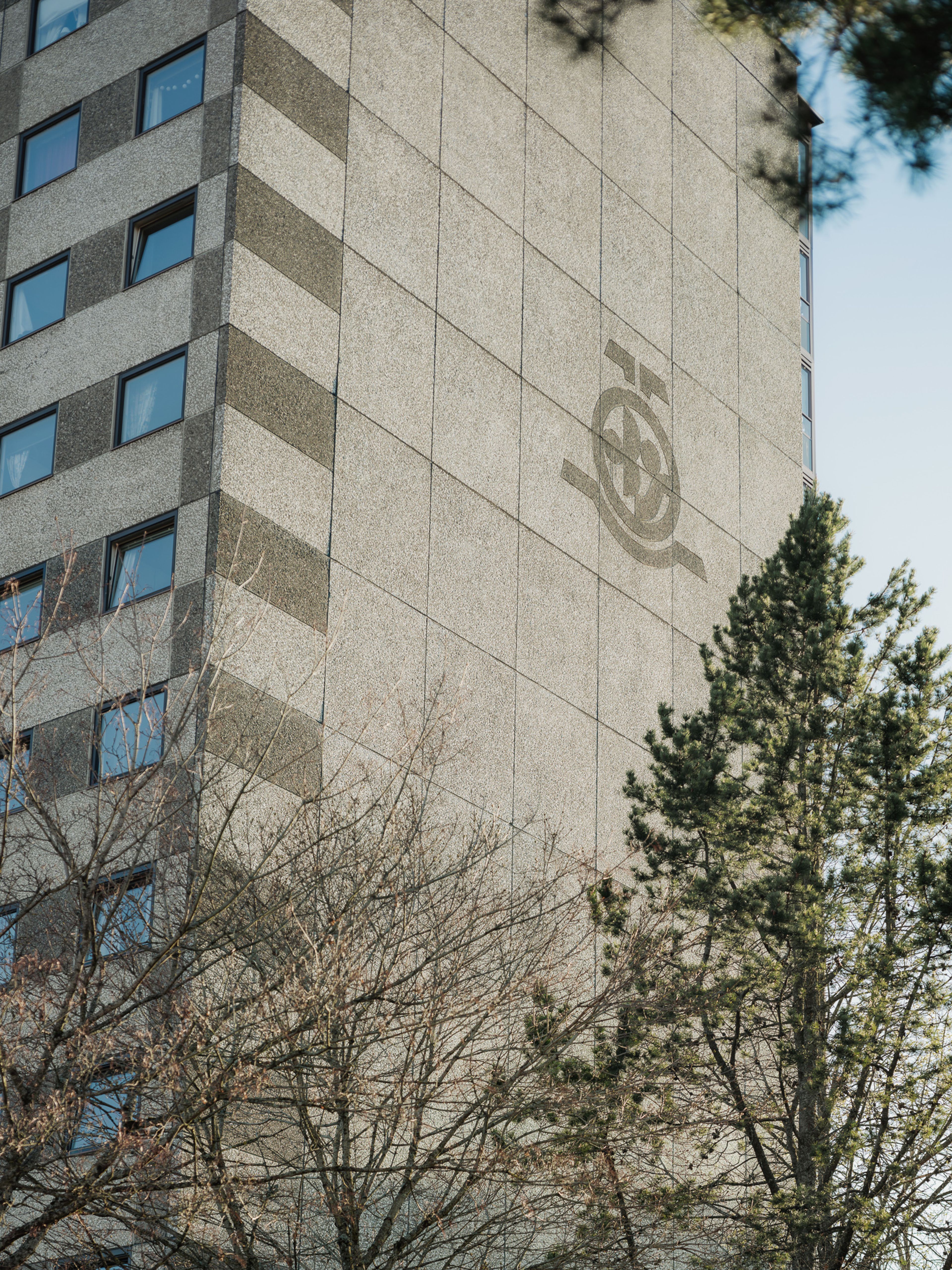 Fasade Ammerudlia borettslag med gammel OBOS-logo