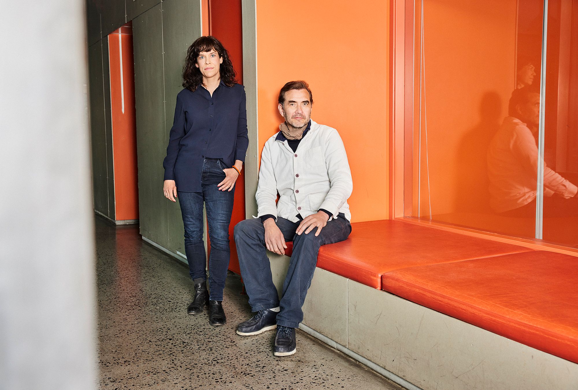 Portrett av Ute Christina Groba og Espen Surnevik inne på AHO.