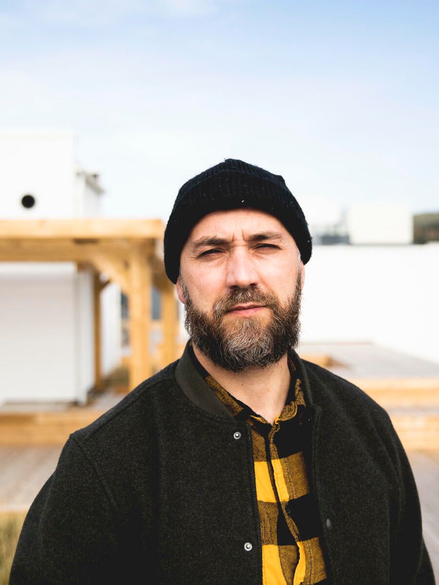 Nærbilde av Paulo Godinho på takterrassen i OBOS Living Lab