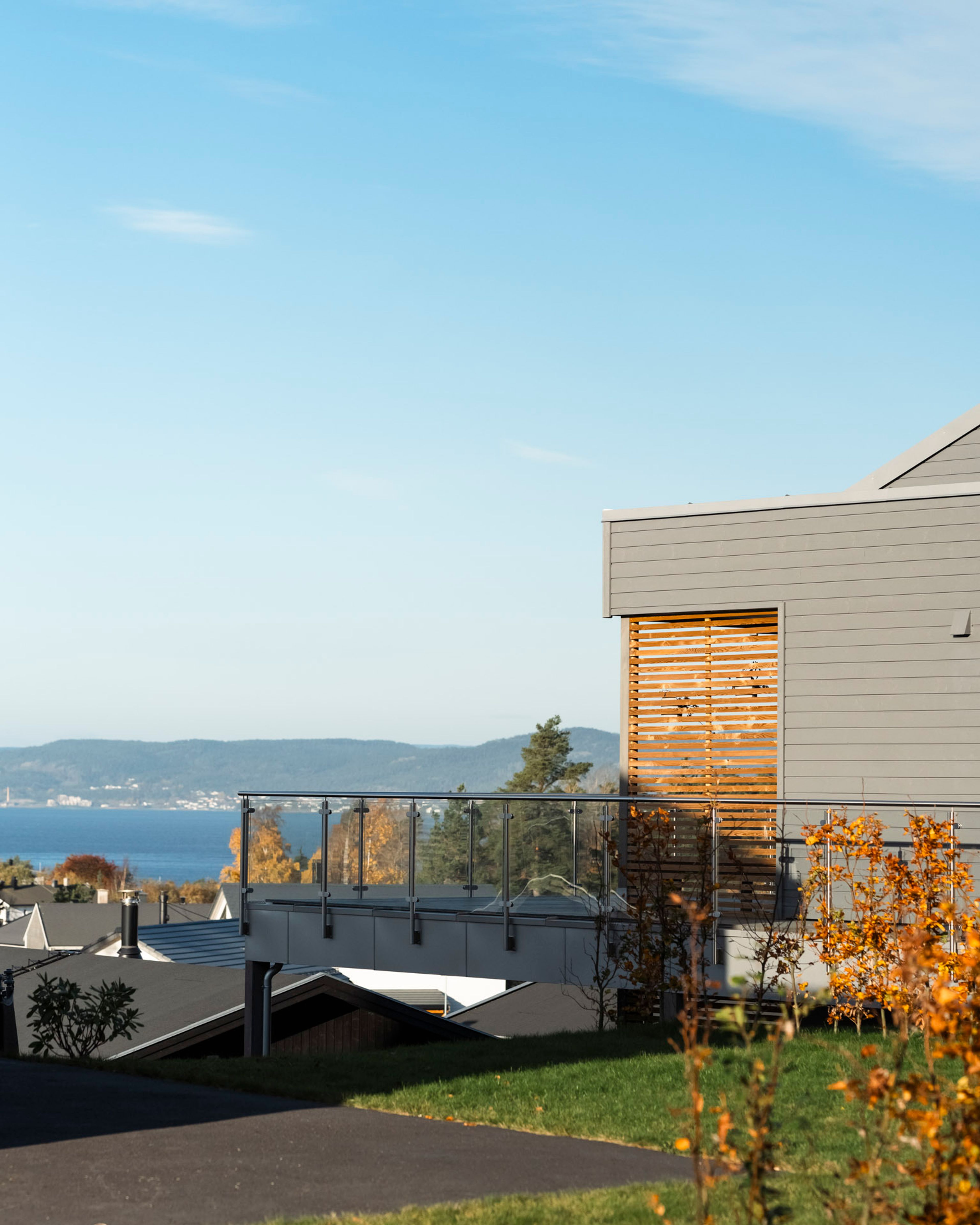 Foto av enebolig på Villa Havblikk i Son, sett utenfra og mot utsikten til fjorden