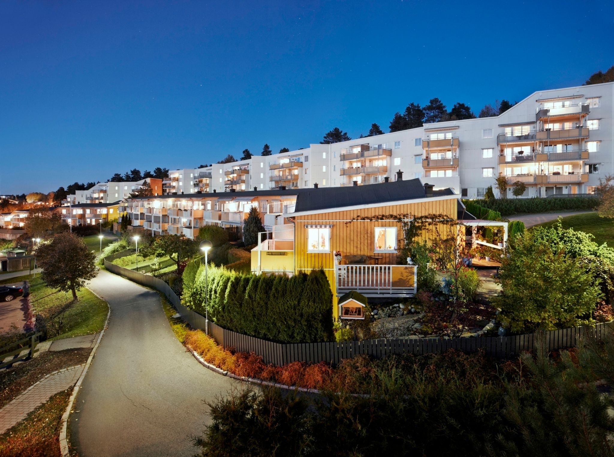 Bilde av Liakollen borettslag i skumringen