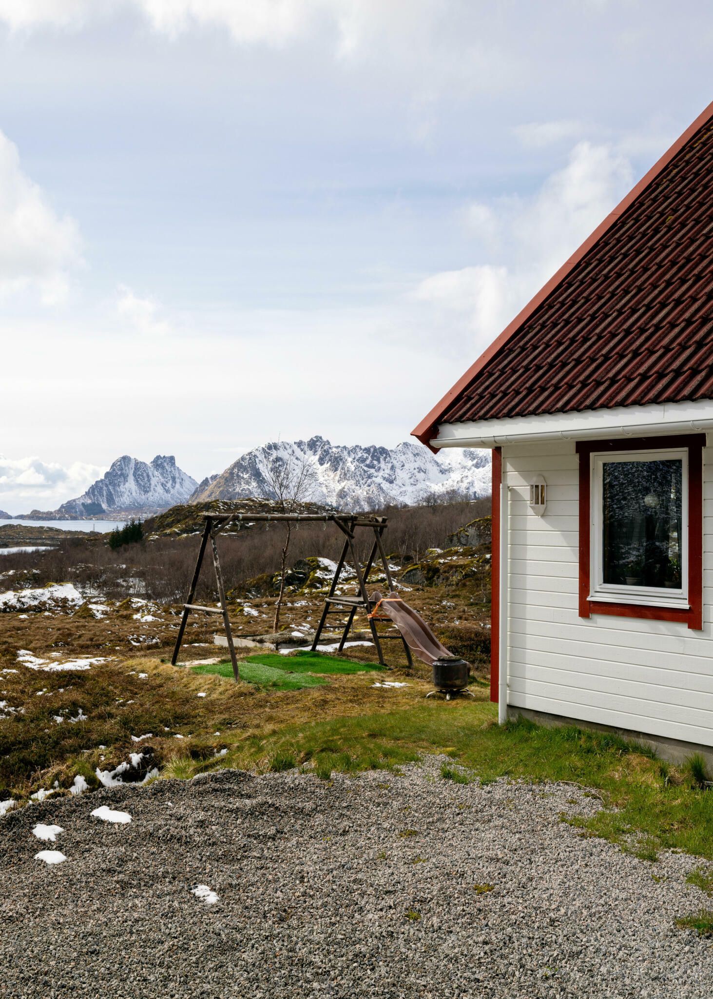 Bolighus og tomt fra begynnelsen av sekstitallet.