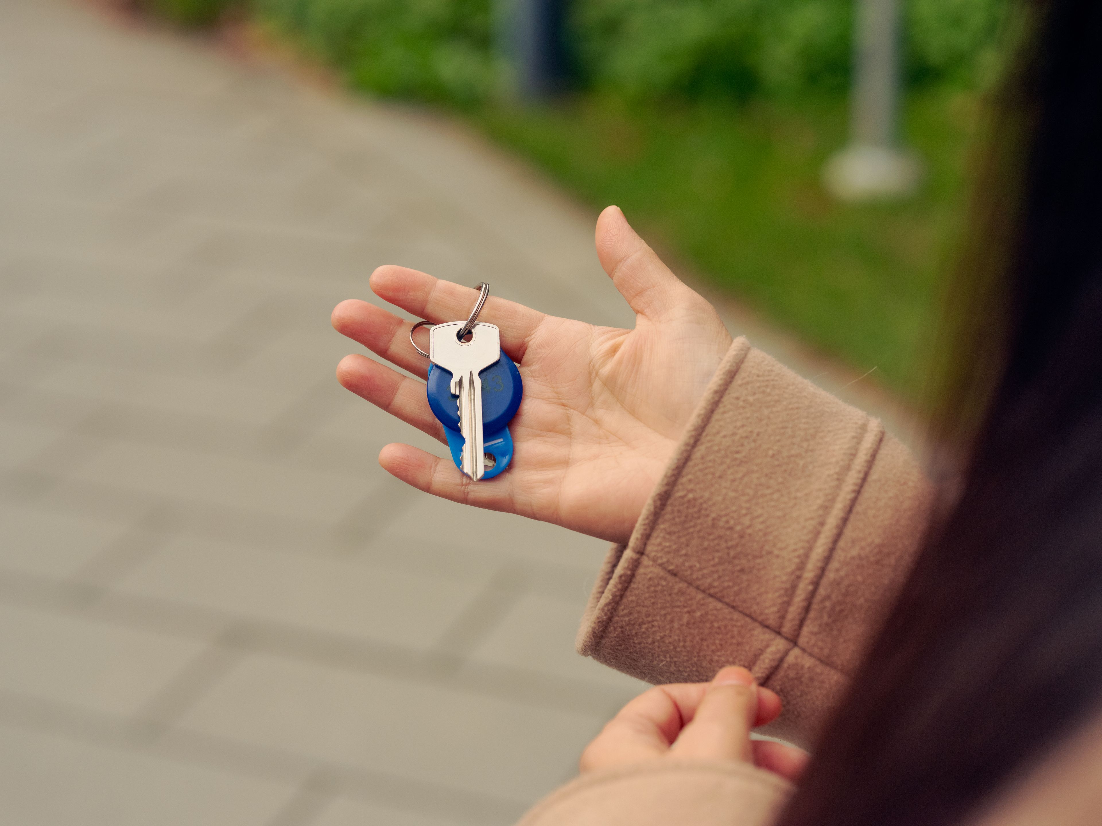 Nøkler i en hånd. 