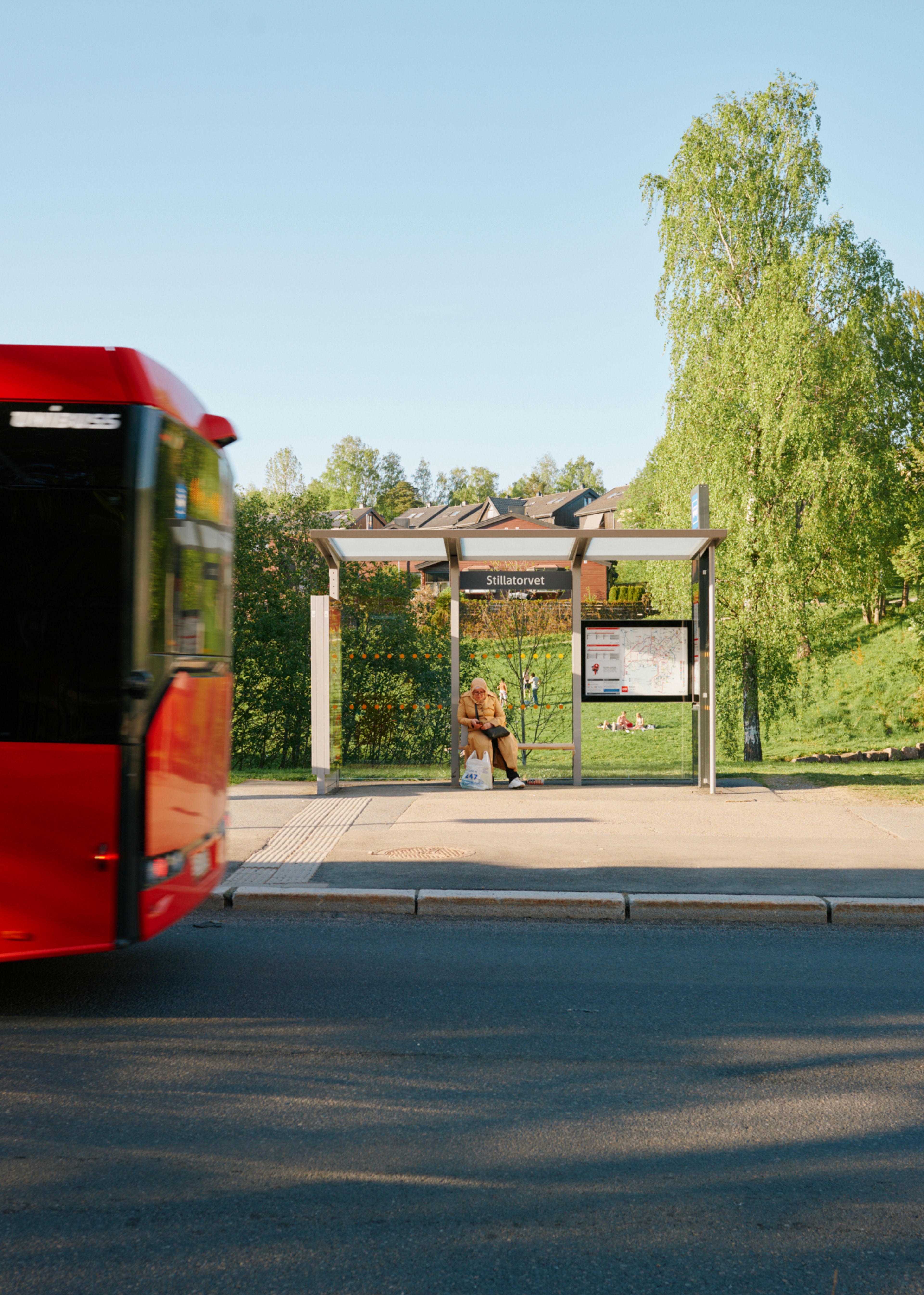 Bussen kjører forbi stoppet Stillatorvet