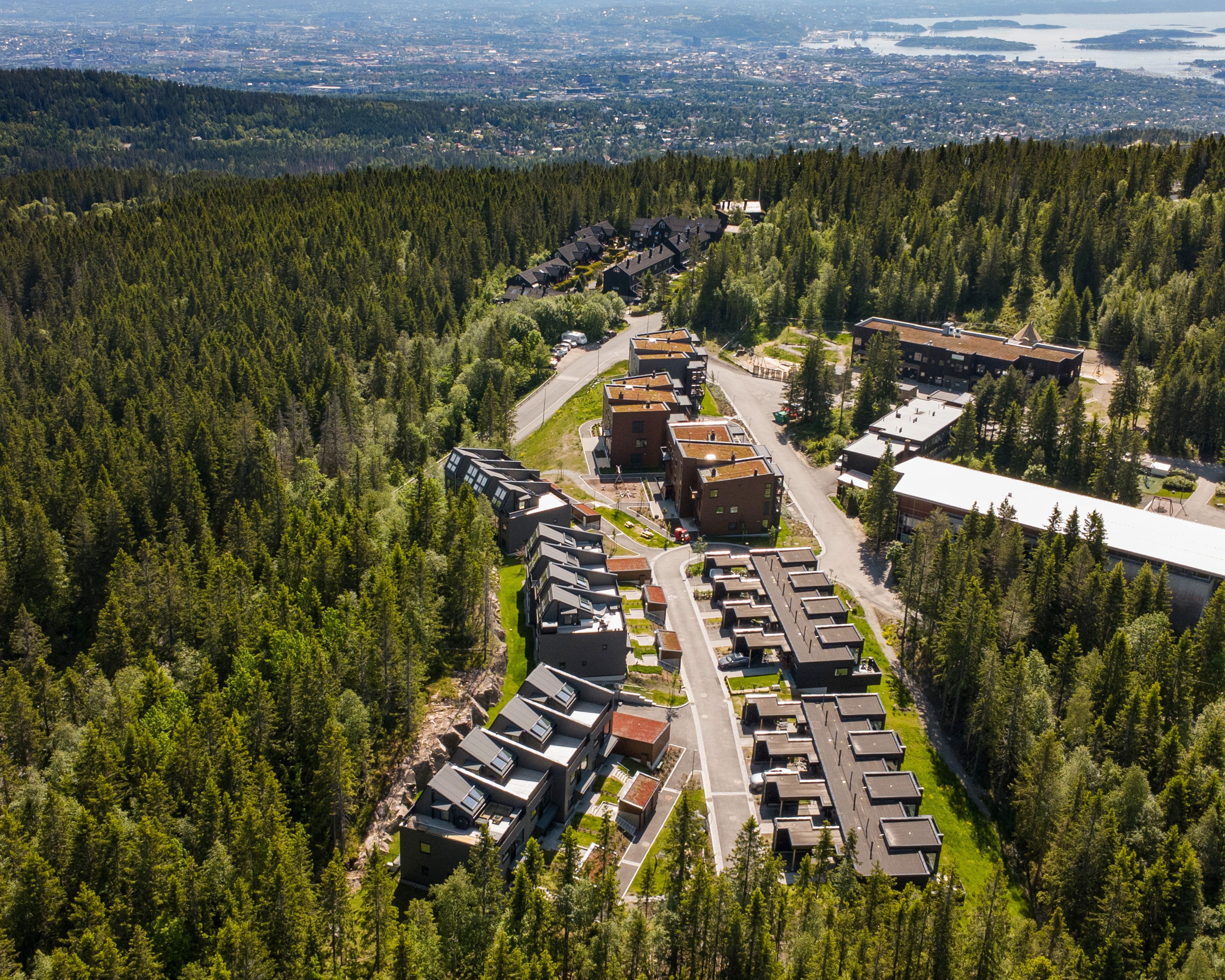 Dronebilde av Vitigrend med utsikt over Oslo.