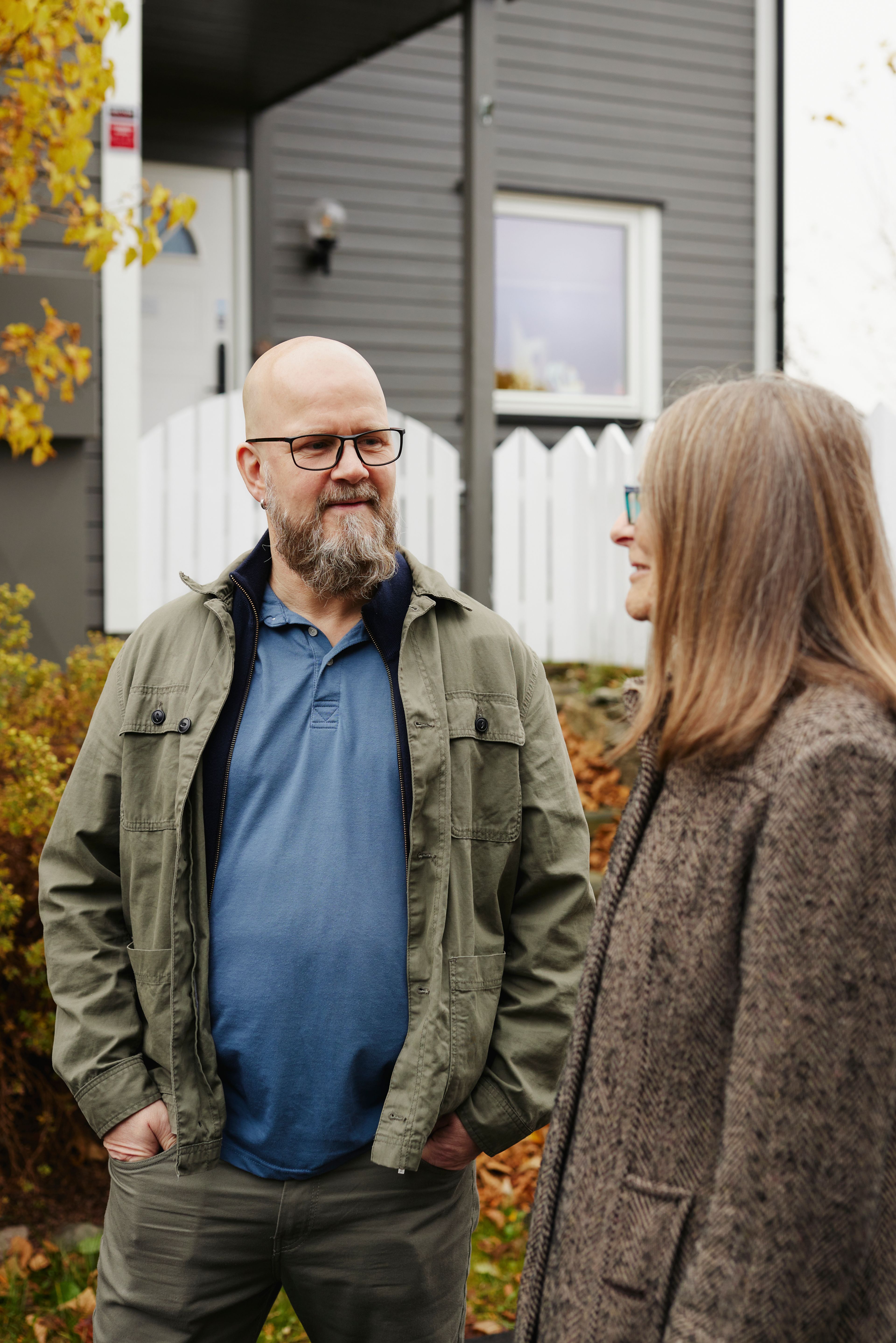 Ken-Vidar Ananiassen og Marianne Schulerud prater sammen.