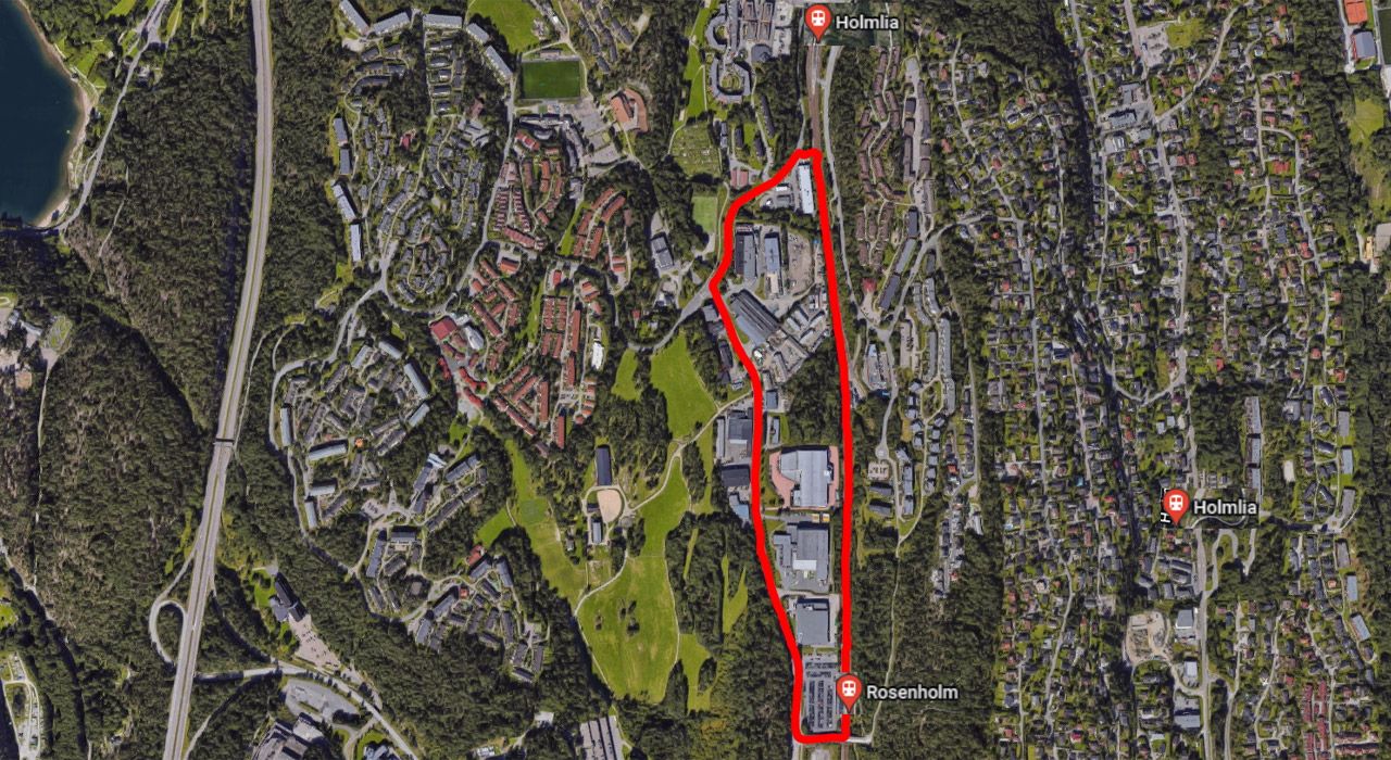 Markert oversiktsbilde av Rosenholmveien fra maps.
