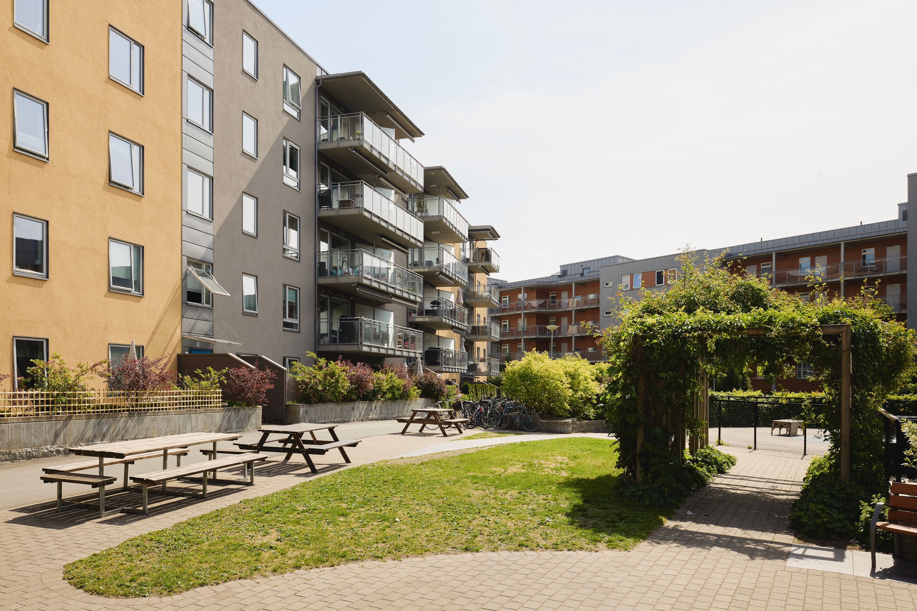 Fasadefoto av to sameier som står ved siden av hverandre