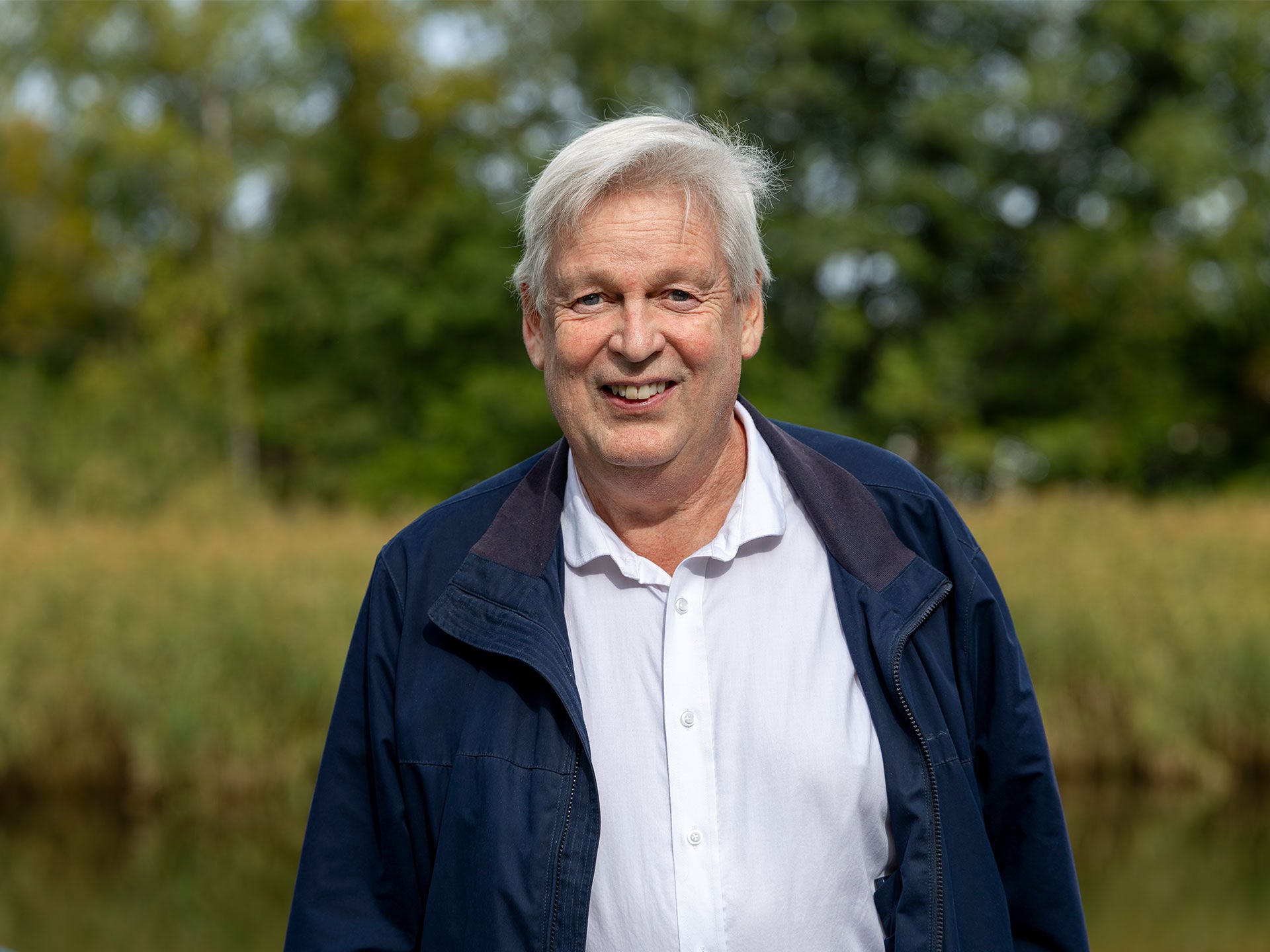 Medlemmen Mikael tittar in i kameran