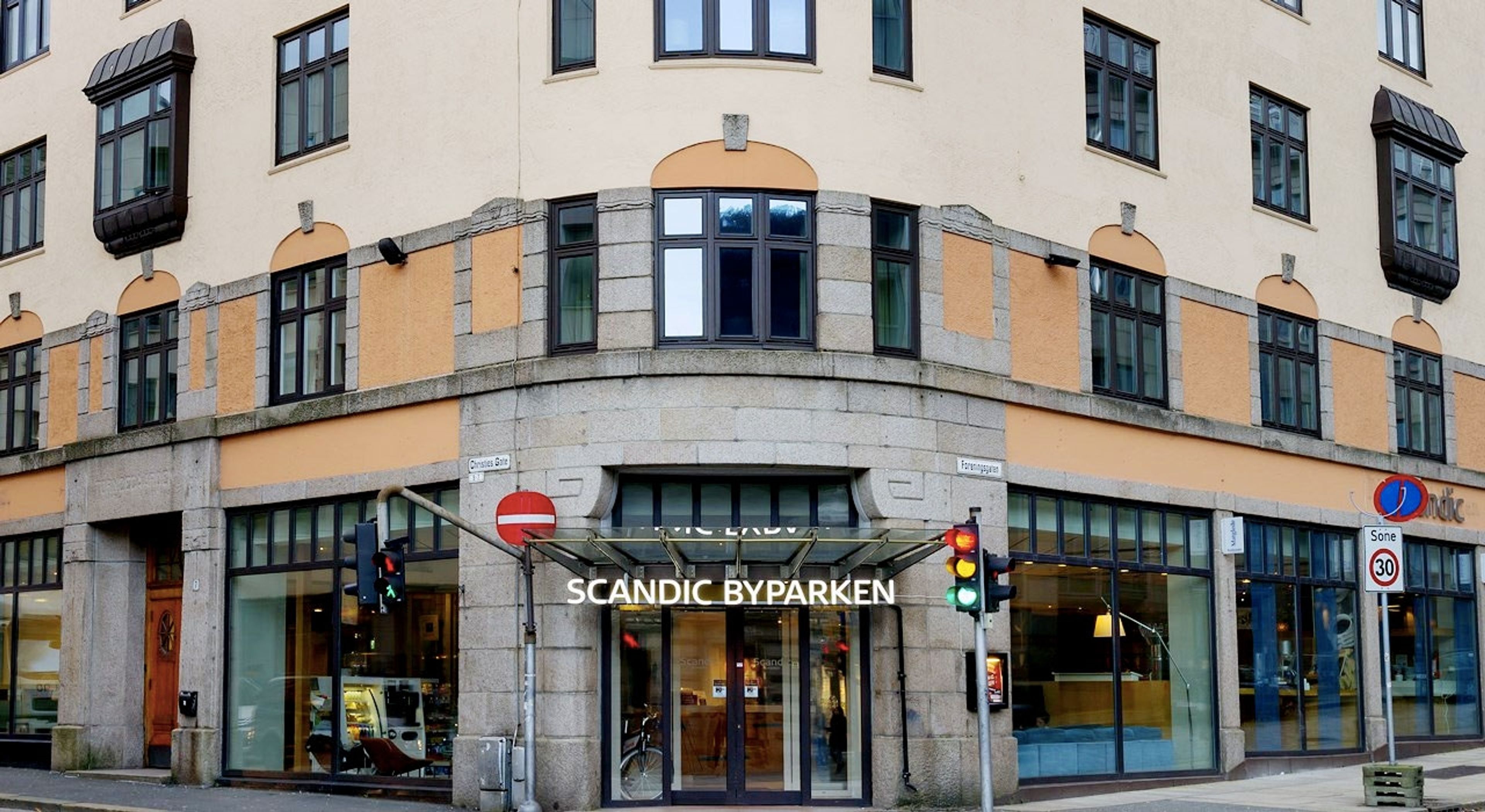 Bilde av fasaden på Scandic Hotel Byparken i Bergen.