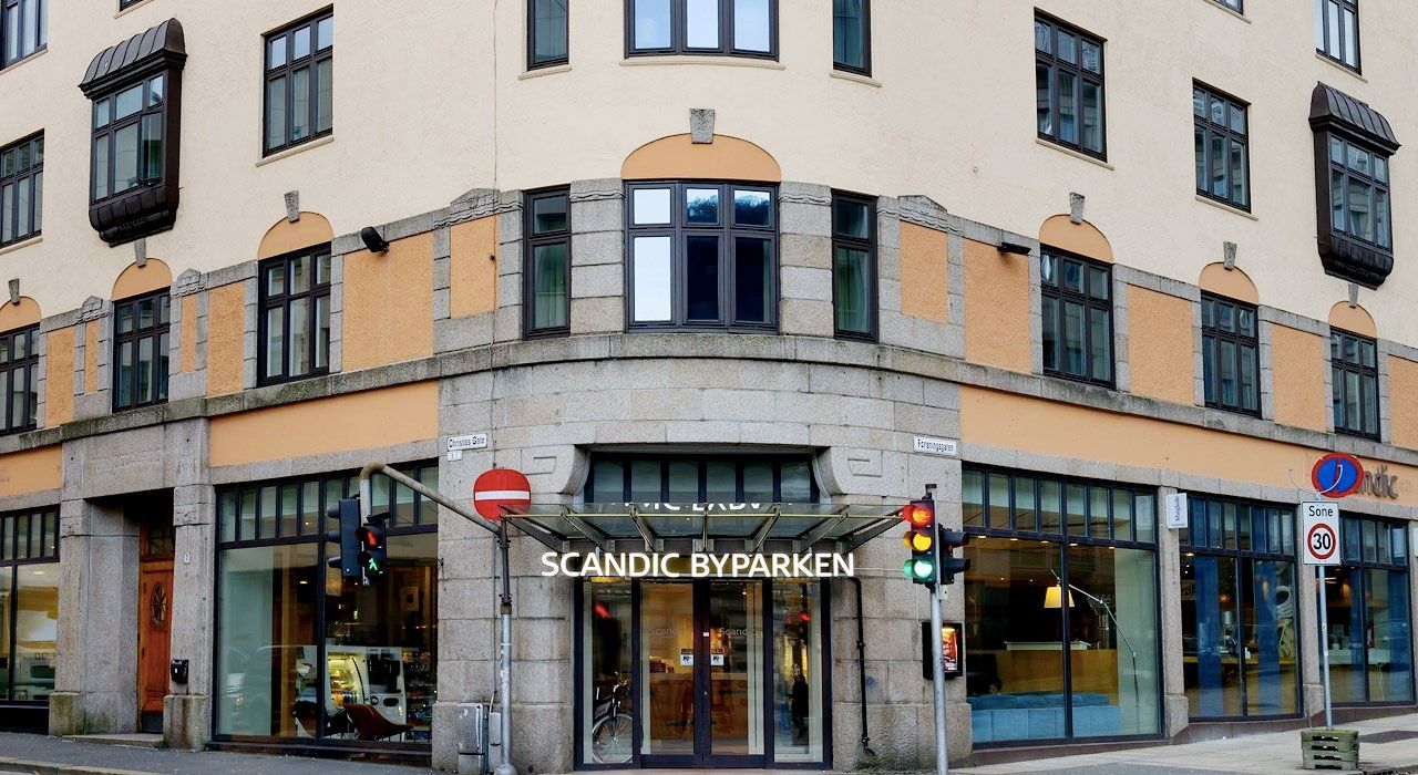 Bilde av fasaden på Scandic Hotel Byparken i Bergen.