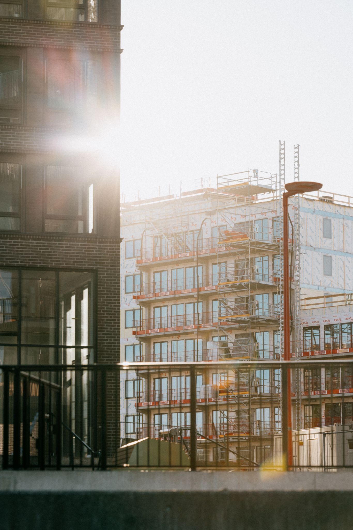 Bildet viser bygg og fasader på Ulven.
